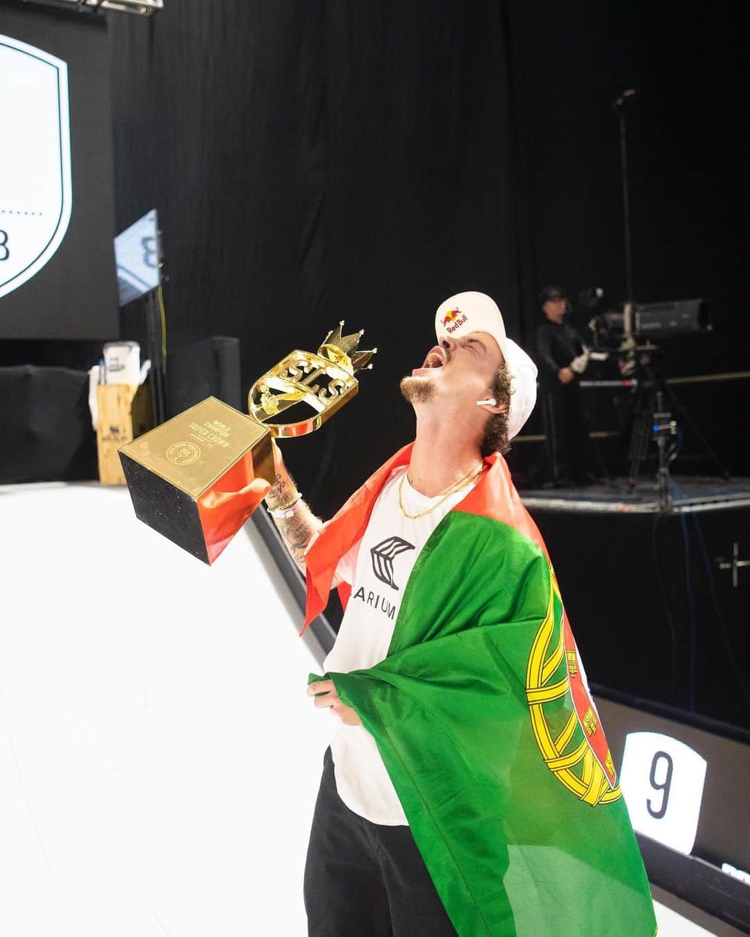 グスタボ・リベイロのインスタグラム：「👑 SUPER CROWN CHAMP 👑 @gustavoribeiro!」