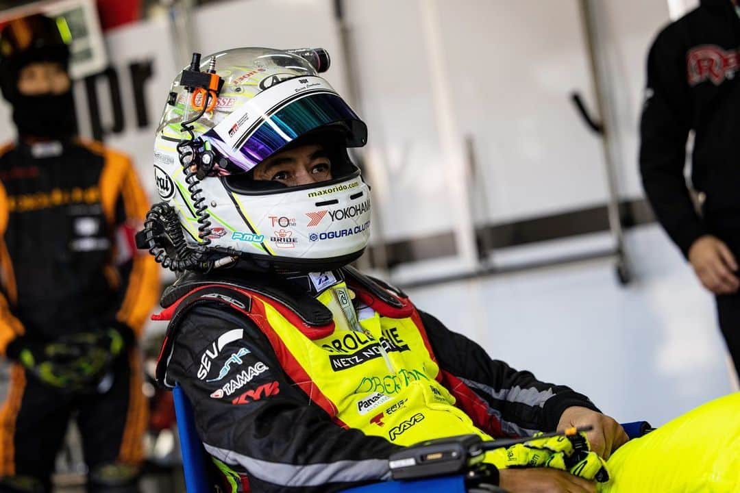 織戸学のインスタグラム：「2022年 super GT  沢山の応援 最高に有り難う御座いました。  チャンピオンを 取られたteamの皆さん  一年間の努力の結果 最高です。  本当におめでとう御座います。  色々思う事もありますが  今年一年間 最高のteamと共に 走らせて頂き、 最高の2022年  teamの関係者、 皆に感謝  一年間有り難う御座いました。  まだまだ最高のteamと思い切り頑張ります。  #GRGarageSuzukaカローラ三重 #トヨタカローラ三重 #GRGarage四日市 #gr86 #toyota #apr #supergt #yokohama #advan #rays #maxorido #織戸学 @gr_garage_yokkaichi  @grgaragesuzukacorollamie」