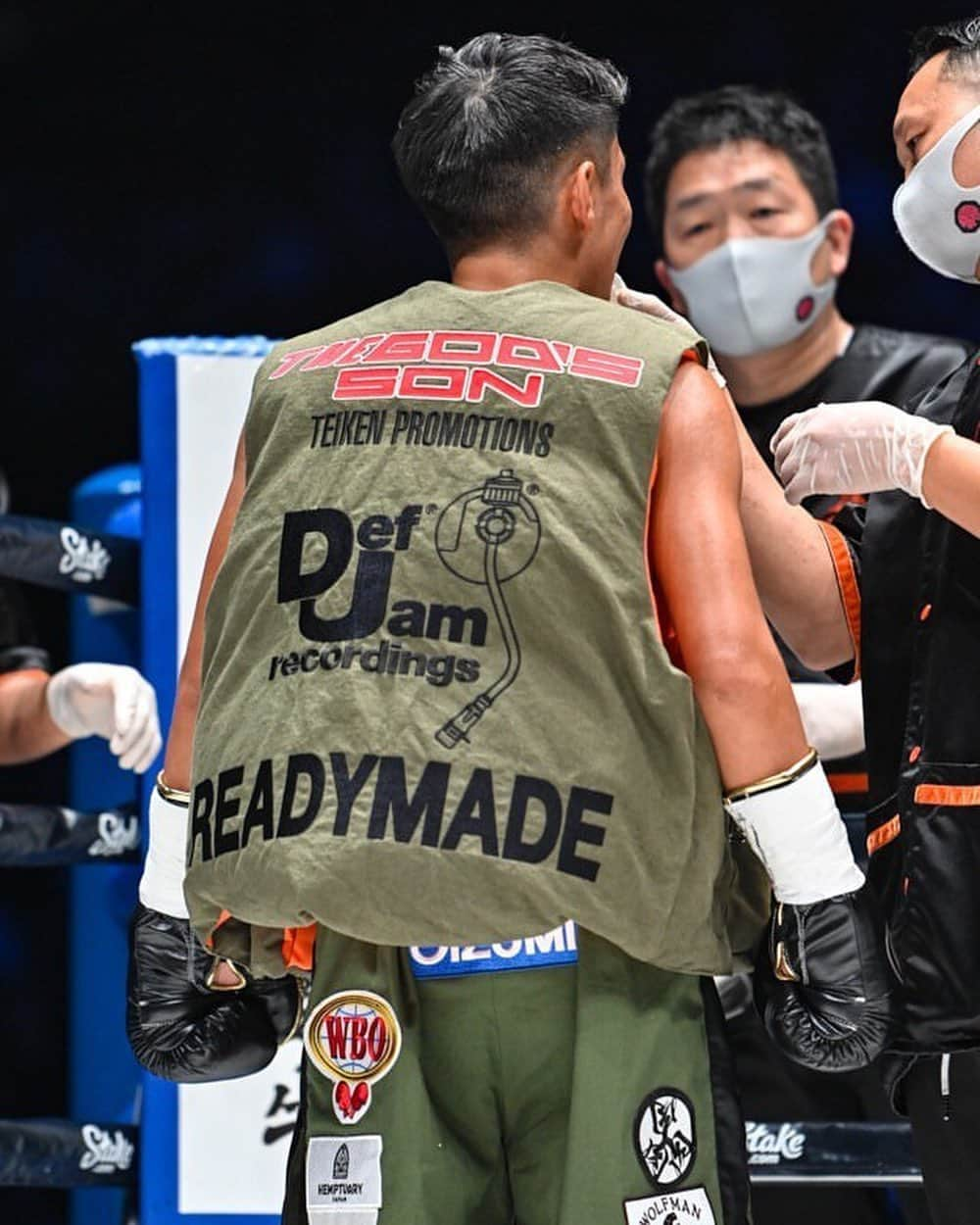 岩田翔吉のインスタグラム：「11月1日 さいたまスーパーアリーナ Prime Video Presents LIVE BOXING 第3弾 世界戦での衣装とスポンサーの皆様のご紹介🇯🇵  衣装は日本が世界に誇るREADYMADEの細川さんに作っていただきました🙏 最高な衣装ありがとうございました。  沢山の皆様に支えていただきリングに上がる事ができています。 皆様いつもありがとうございます！  まだ試合を観ていない方はプライムビデオで観れますので是非チェックしてください🥊  M88 様 https://www.m88.com  早稲田大学 様 https://www.waseda.jp/top/  株式会社サンセイアールアンドディ 様 https://www.sansei-rd.com/index.html  アズールモータースポーツ株式会社 様 https://azzurre-motoring.com/  株式会社 VER CONSULTING 様 www.ver-c.inc  医療法人社団 日暮里医院 様 https://www.nippori-iin.jp  JOYSOUND様 https://www.joysound.com/web/  株式会社メモリード様 https://www.tokyo-memolead.co.jp/smt/  株式会社オーイズミ様 https://www.oizumi.co.jp  株式会社 F&Cホールディングス様 fujimaki-web.co.jp  株式会社 MEIGIホールディングス様 meigi-holdings.jp  株式会社 DYM様 https://dym.asia  株式会社シャリオン様 charion.co.jp  °CRYO TOKYO 様 cryo.tokyo  ヘリコプターおじさん様  B&G様  HEMPTUARY JAPAN様 https://hemptuaryjapan.com  WOLFMAN BARBER SHOP様 wolfmanbarber.com  YAKINIKU MITSUKUNI様 yakinikumitsukuni.owst.jp  ありがとうございました！  #岩田翔吉 #DEFJAM #READYMADE #saintmXXXXXX #衣装 #さいたまスーパーアリーナ #SAINTMICHAEL #レディメイド #セントマイケル #outfits #ootd #grantboxing」