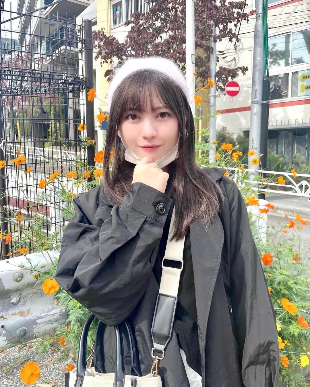 廣川奈々聖のインスタグラム：「🐶🐾 ⁡ この日は 朝起きれなくて 髪をセットする時間もないし、 私服もまともに考えられないし この後に撮影あったからすっぴん……˙ᵕ˙ ⁡ ⁡ でもすっぴんにしては コンディション良しだったから載せた ˙ᵕ˙ 笑 ⁡ ⁡ ⁡ ⁡ 先日 @nurse_salon で ハイフしてもらったよ🪄︎︎今月も有難うございます🐶❤︎ ⁡  ⁡ ⁡ #秋コーデ #代官山 #ニット帽 #ハイフ #小顔 #すっぴん #autumnoutfit #japanesegirl」