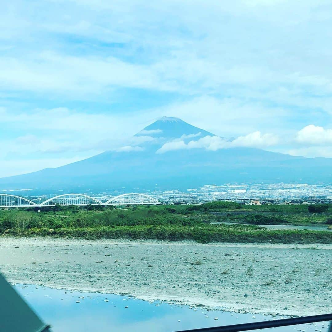 川原洋二さんのインスタグラム写真 - (川原洋二Instagram)「おはようございます。 本日は大阪出張(^^)  久々に会う方々とまたお仕事ができて嬉しい‼️高鳴ってます（笑） 週末スタートしたPLACE2022のライブ有料配信もたくさんの方にご覧いただいたようで、ありがとうございました。 まだまだアーカイブ放送間に合いますのでまだの方は是非ご覧ください‼️」11月7日 10時26分 - yohji_kawahara