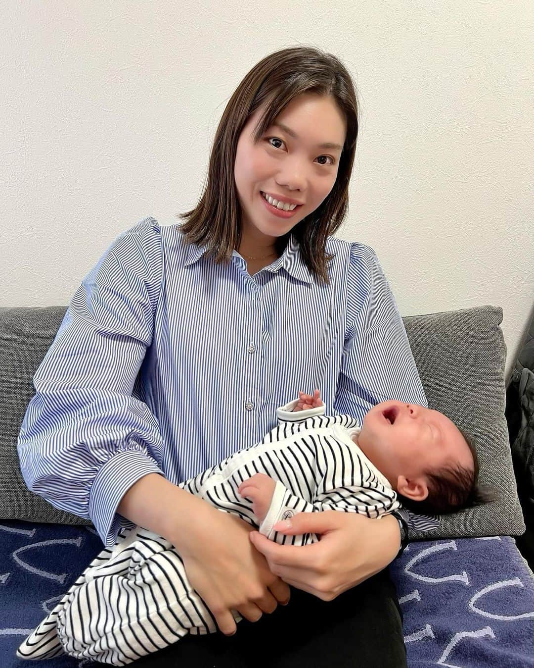 青木玲緒樹のインスタグラム：「10/30  藍と初対面🍼👶🏻 𓂃 𓈒𓏸 可愛すぎて幸せ空間すぎた､､🫣💓💭 これからの成長が楽しみ🌿🐨 𓈒𓂂𓏸 ゆず @i_am_halstead ありがとう🍓  #男の子ベビー #生後1ヶ月」