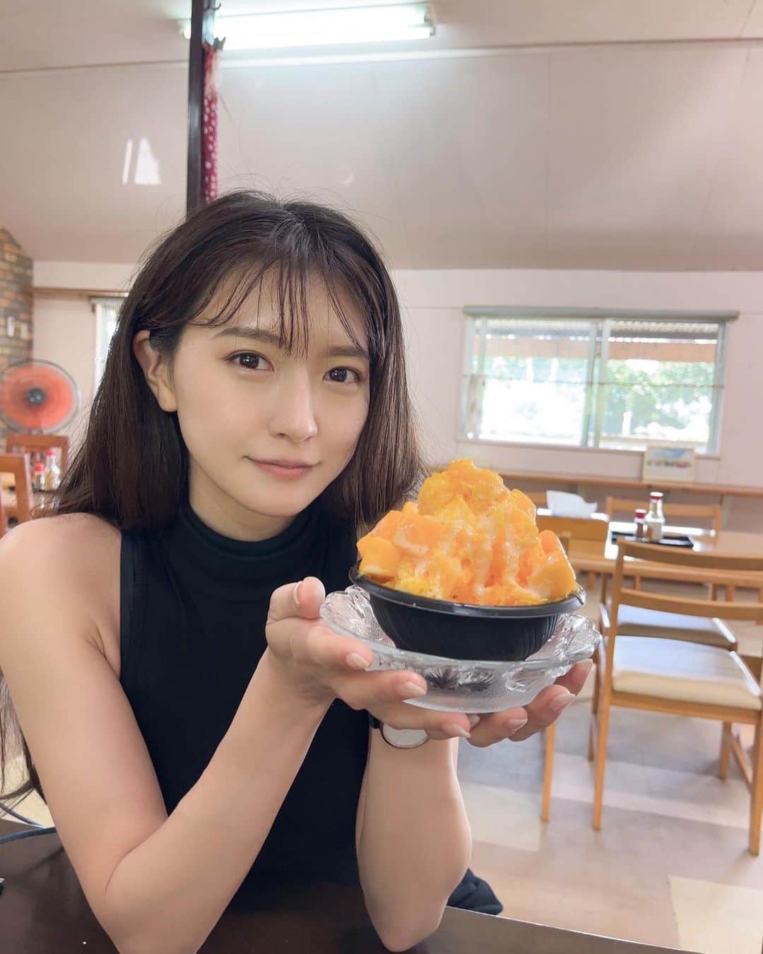 のインスタグラム：「【4390】　  劇中には登場しませんが、宮古島の美味しいお食事を沢山いただきました🤍  土地の物を食べられる幸せ  2キロ太ったけどハードスケジュールは美味しいもの食べて乗り切ります🔥  【映画監督は和尚さん】  #4390 #映画 #映画撮影 #宮古島 #宮古島ブルー  #宮古ブルー   #アクション #警棒 #鉄扇 #チャイナドレス #中華服 #アクションシーン #action   #沖縄 #沖縄県  #沖縄好きな人と繋がりたい  #宮古島好きな人と繋がりたい  #映画好きな人と繋がりたい  #映画紹介」