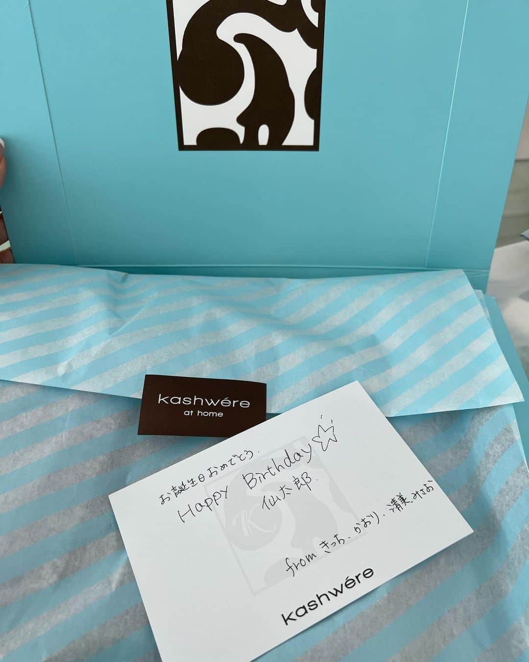 麻美さんのインスタグラム写真 - (麻美Instagram)「親友からパパに誕プレ🎁が届いた❣️ ． 気持ちが本当に嬉しい😆😆😆 ． 皆んなありがとう💓 @misadaisy  @nanas_door  @tatekiyo  @kkkaorinnn8」11月7日 11時27分 - mami0s