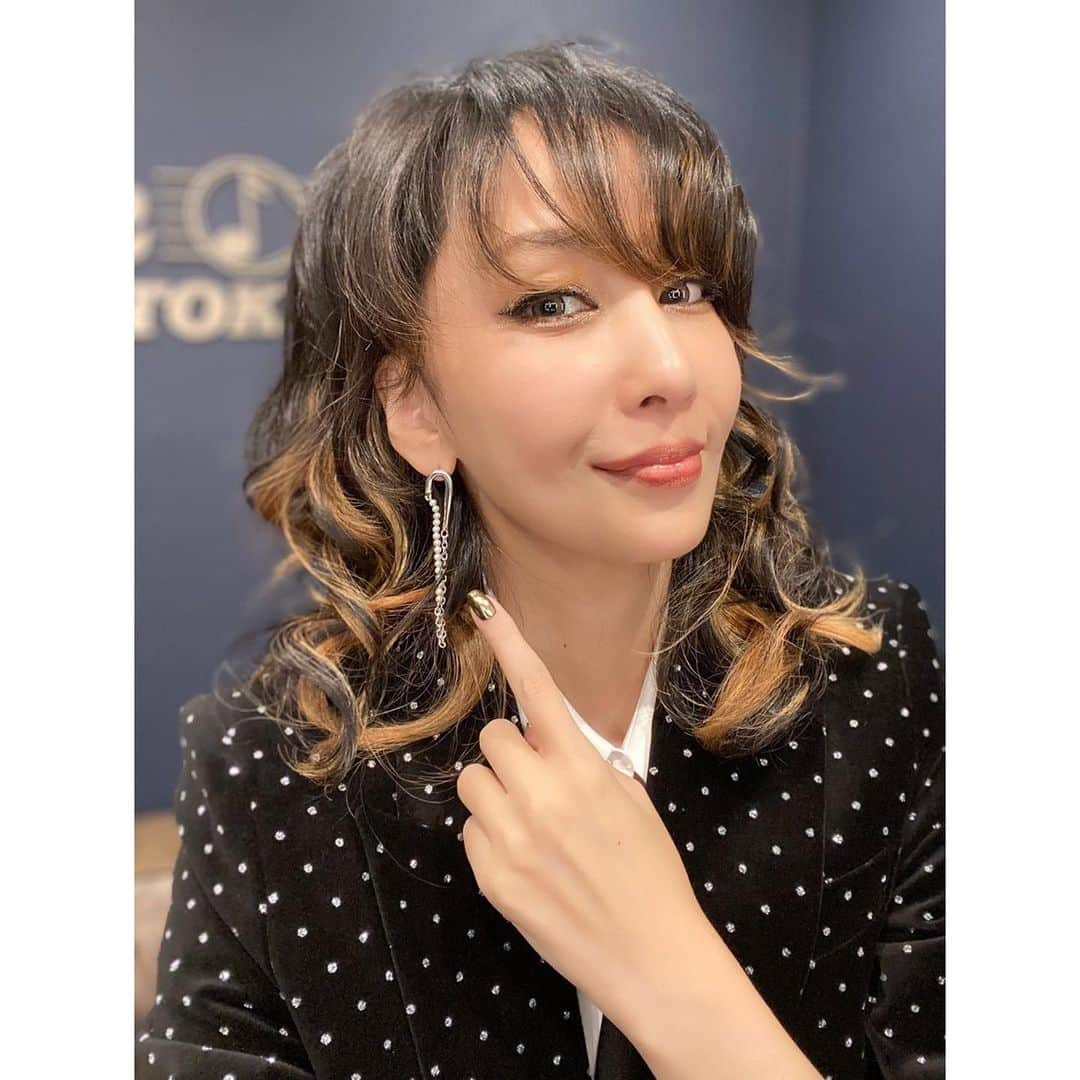 中島美嘉さんのインスタグラム写真 - (中島美嘉Instagram)「. ブルーノート 11月5.6日 2日間ありがとう ございました！ 沢山の方と 楽しい時間を 共有出来て 本当に本当に 嬉しかったです！ 最高でした！  #BlueNote #BlueNoteTokyo #ピアノ #バンマス #河野伸 #ギター #馬谷勇 #ベース #川崎哲平 #ドラム #小笠原拓海  最強メンバー ありがとう！  @blanciris_official」11月7日 13時02分 - mikanakashima_official