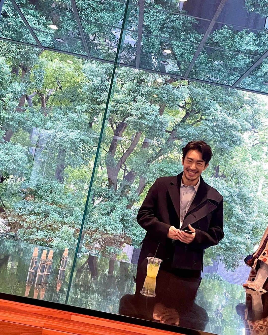 大谷亮平さんのインスタグラム写真 - (大谷亮平Instagram)「本日発売！ 「VERY NaVY」12月号 Just THE TWO of US 撮影オフショット📸 @verynavy_official @etro」11月7日 13時29分 - ryo.vbps