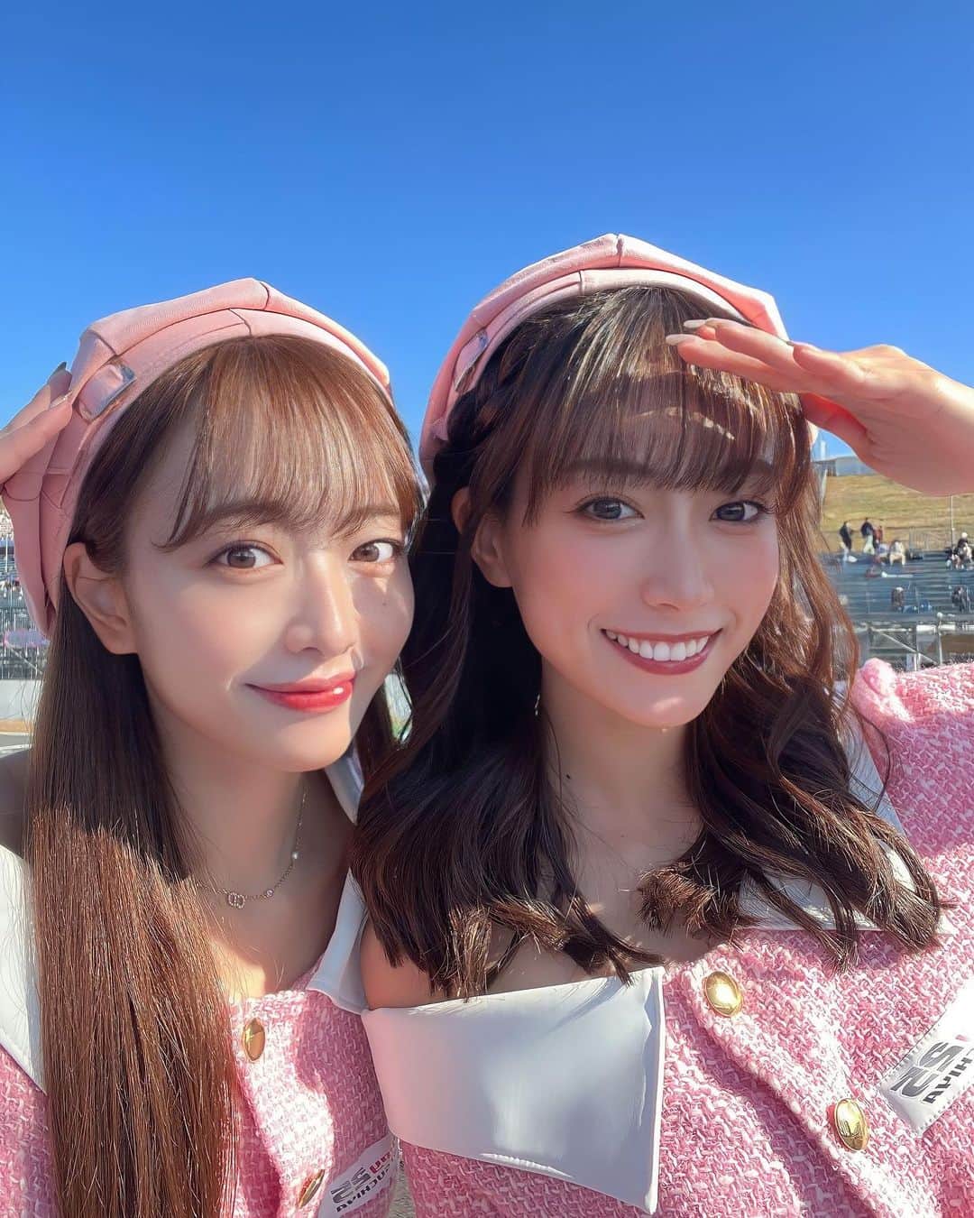 岡島彩花のインスタグラム：「・  昨日は、SGT最終戦もてぎでした🏎  決勝日ポンコツ部長途中参戦させて頂きました🥹  久しぶりにチームの皆さんに会えて嬉しかったです✨今年は、なかなかサーキットには行けなかったのですが、そんな私をいつでも温かく迎えて下さるチームの方が大好きです！  今シーズンもお疲れ様でした🥲🌈  #ポンコツ打ち #レースクイーン #SGT #もてぎ」