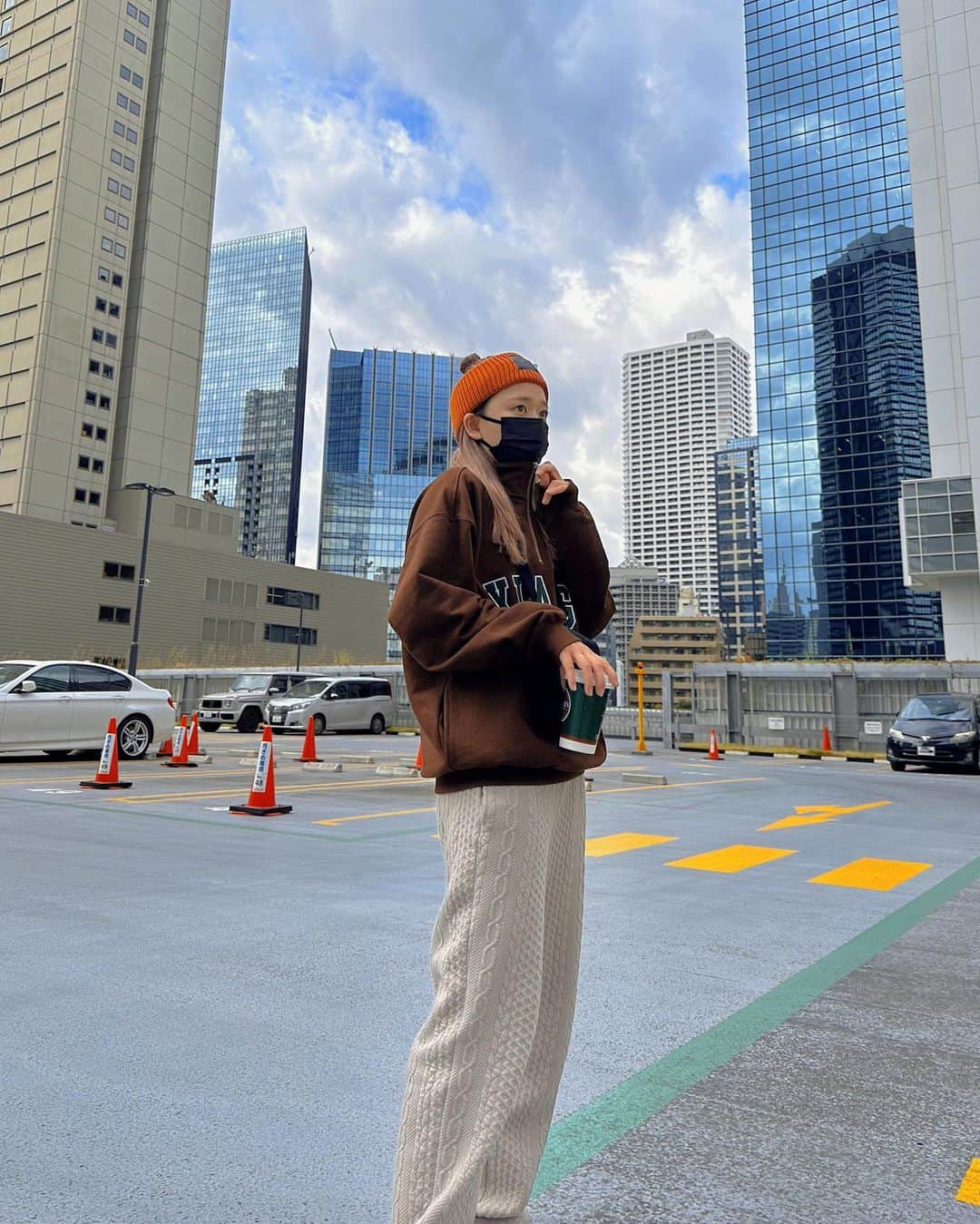 にこのインスタグラム：「すっぴん通院スタイル卍 2枚目魂がどこかに飛んだ人  スエットはUSEdoってとこのだ これ腹巻ついててサイキョウ」