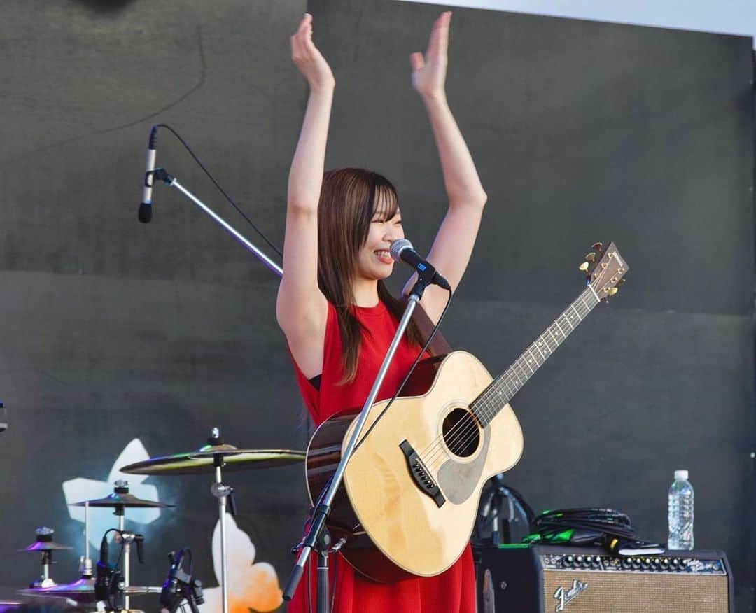 伊藤菜々子のインスタグラム：「昨日は #静岡産業大学 磐田キャンパス「第29回 #蒼樹祭」 ライブをさせていただきました✨ ありがとうございました😊  #伊藤菜々子 #土曜まで頑張る」