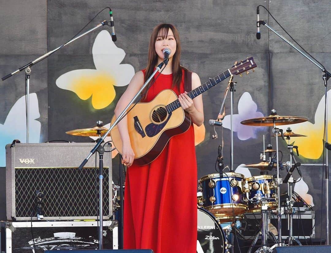 伊藤菜々子のインスタグラム：「11/9 #静岡産業大学 磐田キャンパス「第29回 #蒼樹祭」 後ろの蝶々可愛かったなー🦋  #伊藤菜々子 #土曜まで頑張る」