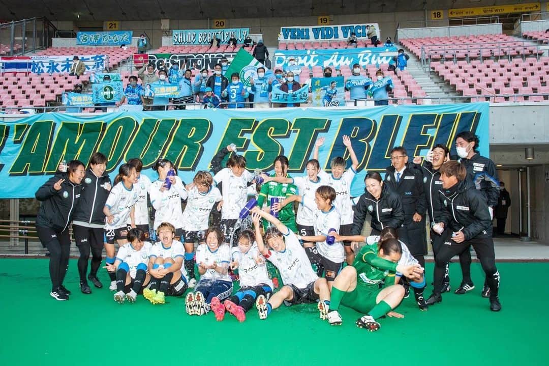 のインスタグラム：「. たくさん課題はあるけど開幕から三連勝できたことはプラス🔥 声出し応援も最高でした🗣📣 少し期間は空きますがまたパワーアップして足りないものをしっかり埋めれるようにトレーニングします。 . まん誕生日おめでとう🎂🎈 ひと足先に26歳！ これからもよろしく☺️❤︎ . . #マイナビ仙台レディース #yogiboweリーグ  #三連勝 #まんおめでとう🎉」