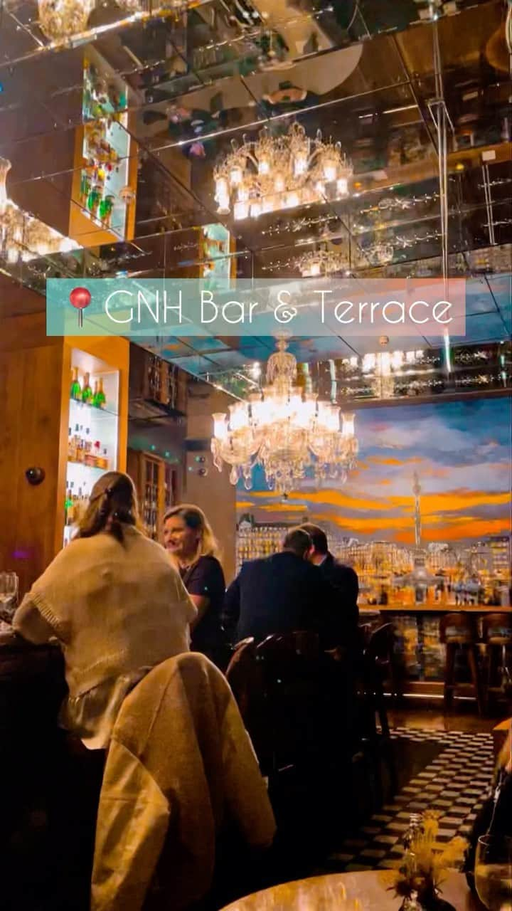 Eat With Steph & Coのインスタグラム：「Are we all feeling those Monday Blues? 🙈 If so, why not go for a drink after work at @gnhbar this week. With those pretty chandeliers and a great cocktail selection, it’s hard not to lean back and just drink in the ambience. 🥂⁣⁣⁣ ⁣ Oh and if you’re free on Tuesdays, then be prepared to be swept away by some silky smooth jazz and refreshing negronis too… 😉 ⁣⁣⁣ ⁣⁣⁣ 🎶 @roccabrothers @patriciaeli1⁣⁣⁣ 📸 @rain.sprout⁣⁣⁣ #invite⁣⁣⁣ ⁣⁣⁣ 📍 Location: King’s Cross⁣⁣⁣ 💰 Price: £10-25pp⁣⁣⁣ 👨‍🍳 Cuisine: European⁣⁣⁣ ❤️ Best for: Drinks⁣⁣⁣ ☎️ Book ahead: Can walk-in⁣⁣⁣ 🌱 Veg options: Yes⁣⁣⁣ 🍽 Top recommend: The jazz & cocktails 🍹 ⁣⁣⁣ ⁣⁣⁣ #food #instafood #eeeeeats #forkyeah #timeoutlondon #topcitybites #eatlondon #tastelondon #kingscross⁣⁣⁣ #londonbars #mixology #drinks #bestbars #londoncocktails #barsofinstagram #barculture #cocktails #cocktailgram #negroni #bestnegroni⁣⁣⁣ #jazz #jazzmusic #jazzband #jazzmusician #barmusic #jazzscene」