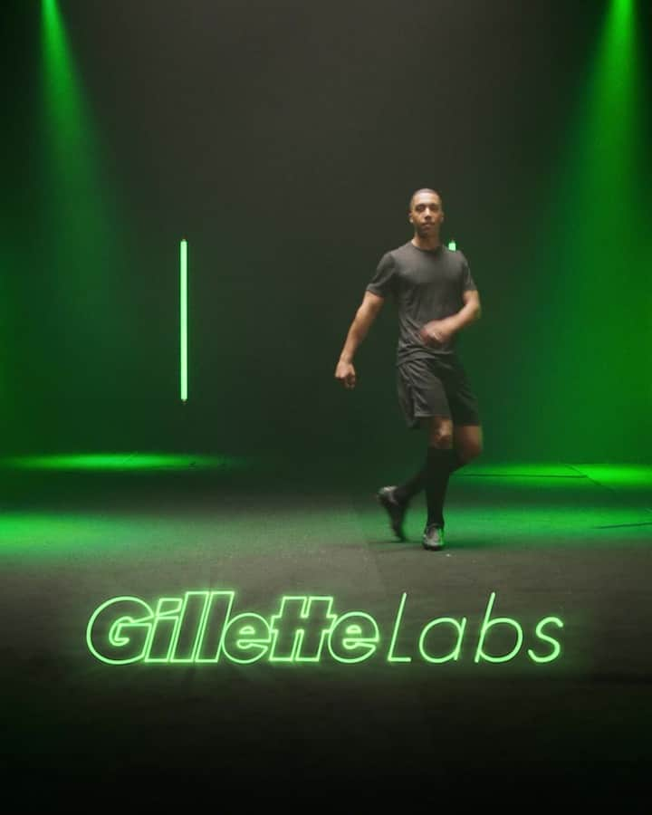 ユーリ・ティーレマンスのインスタグラム：「Game-changing new drop from #GilletteLabs! Very pleased to announce that I am Gillette’s ambassador for Gillette in Belgium! 🟢⚫️ Get your new GilletteLabs now – for an #effortless start of the day… 🪒  #Gillette #Partner #EffortlessShaving」