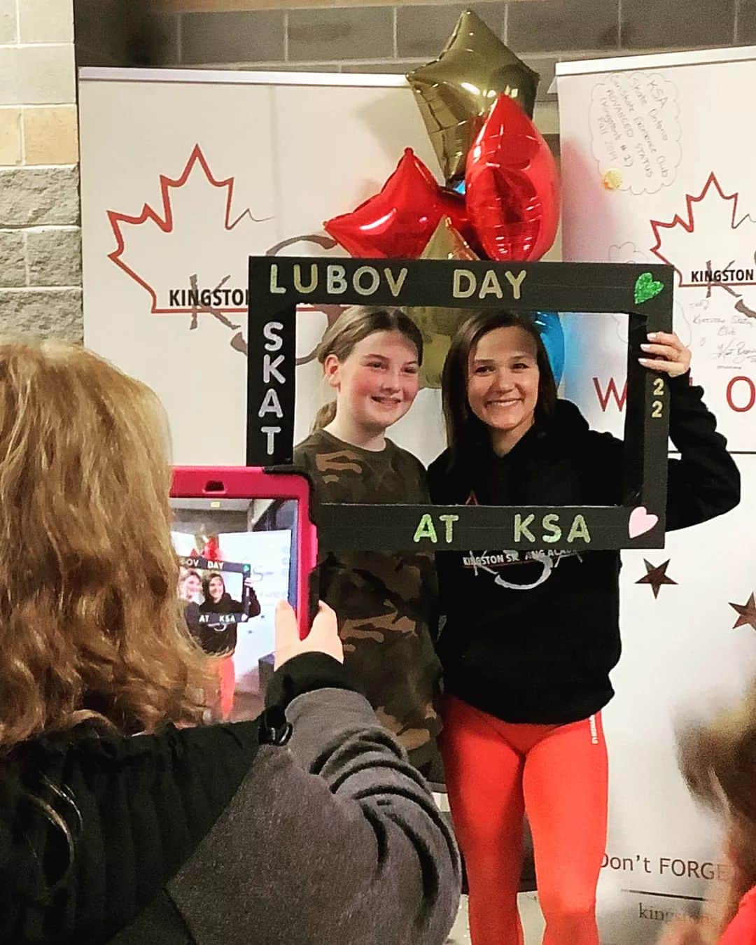 リュボーフィ・イリュシェチキナさんのインスタグラム写真 - (リュボーフィ・イリュシェチキナInstagram)「At my seminar we were very productive on ice and off ice as well. 💪 Stretching is important ☝️ that's what I said) so we did)  Also took a bunch if pictures, discussed interesting  topics about skating and just had an awesome day.  Wishing everyone great success in the season! Shine bright on your way to the top ⭐ @kingston_skating  @skateontario @skate_canada @jackson.ultima @coach.ca」11月8日 3時32分 - lubov_ilyushechkina