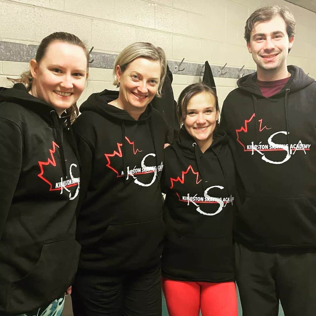リュボーフィ・イリュシェチキナさんのインスタグラム写真 - (リュボーフィ・イリュシェチキナInstagram)「At my seminar we were very productive on ice and off ice as well. 💪 Stretching is important ☝️ that's what I said) so we did)  Also took a bunch if pictures, discussed interesting  topics about skating and just had an awesome day.  Wishing everyone great success in the season! Shine bright on your way to the top ⭐ @kingston_skating  @skateontario @skate_canada @jackson.ultima @coach.ca」11月8日 3時32分 - lubov_ilyushechkina