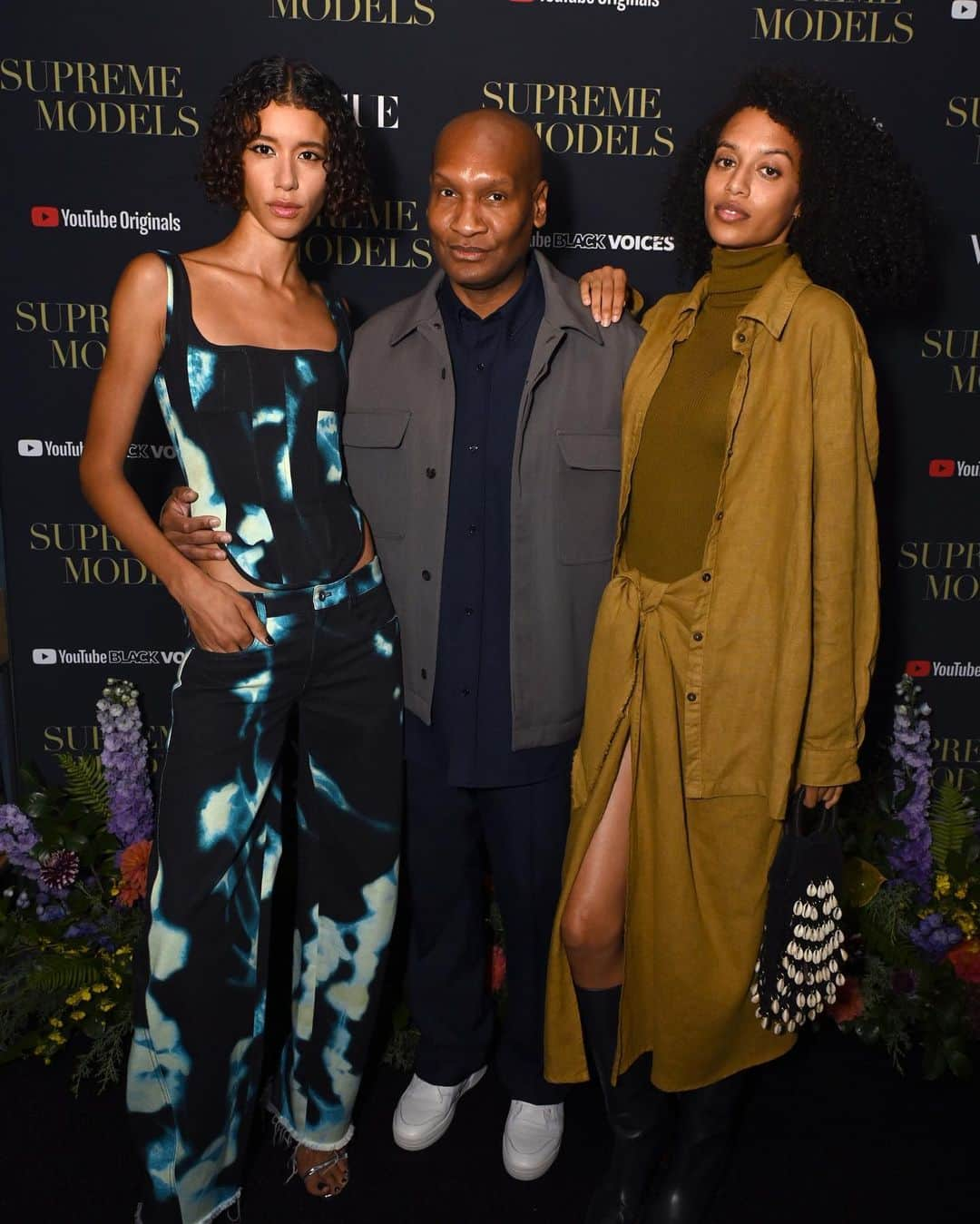 ジョルダナ・エリザベスのインスタグラム：「A few weeks ago celebrated the last episode of #Suprememodels an  amazing documentary on the history of black models in fashion it is absolutely a historic film! Congrats to all those who worked on it! @marqueemarc @doctordonny @rolakebamgbose @douglaskeeve Thank you for our flowers and highlighting our impact! If you still have not watched it you playin….it’s available on @youtube on the Vogue channel!」