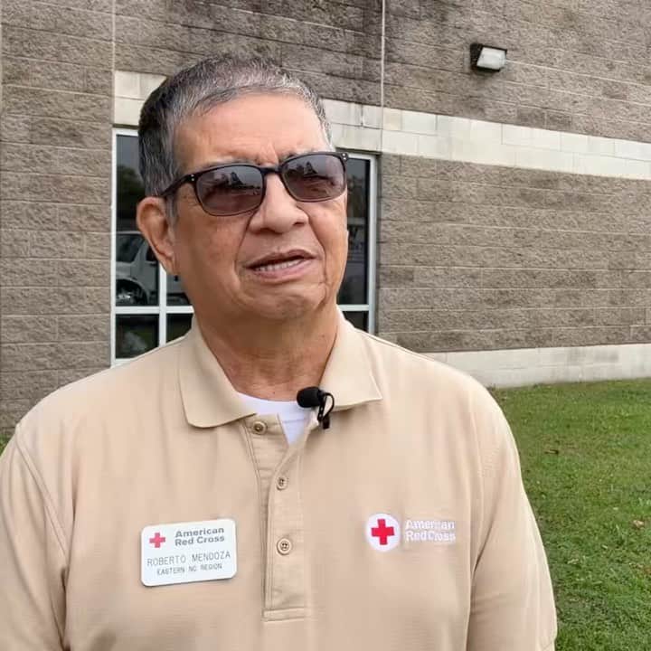 ネーブ・キャンベルのインスタグラム：「If you’re a military veteran or know of one, drop a ‘💙‘ to show your support. Robert Mendoza is a retired Master Sergeant who served 20 years in the Air Force. He joined after high school in 1968 during the height of the Vietnam War. Now, he continues to serve his country and community as a @RedCrossENC volunteer.  For over 40 years, Robert has served in various roles, helping people recover after home fires and other countless disasters, teaching lifesaving skills in CPR and first aid as an instructor, and supporting military and veterans in need within his local community.  We’re so grateful for his committed service and that he found a new passion to serve others through our mission.  #Veteran #AirForce #MilitarySupport #RedCross #ThankYouVolunteers」