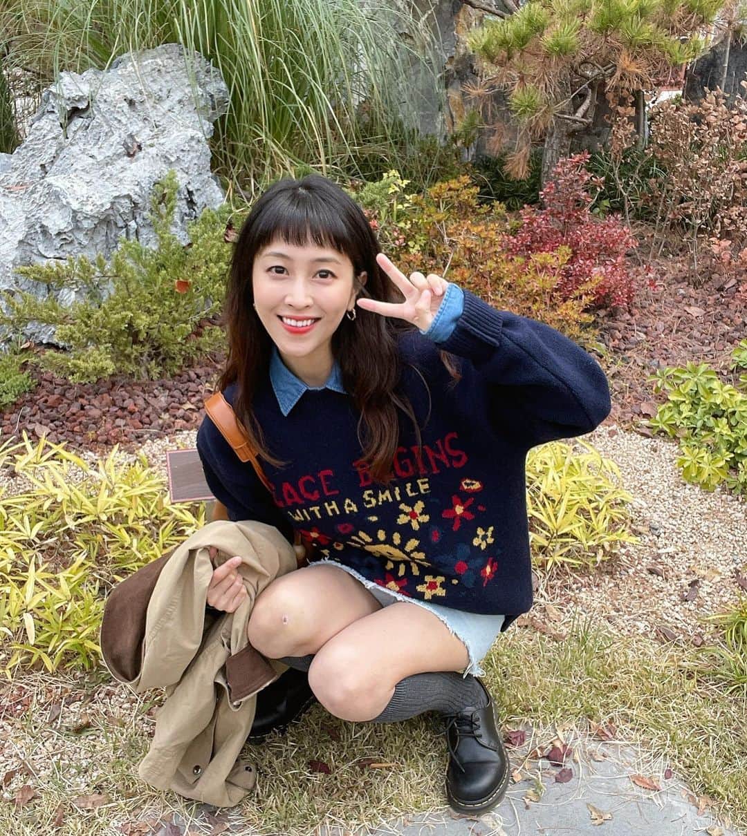 パク・ミンジさんのインスタグラム写真 - (パク・ミンジInstagram)「주말 지나니 반짝 안 추워서 또똣한 니트에 짧치!  이런 차림도 슬슬 마지막일듯..ㅎㅎ 🥲🍁  #빅웨이브컬렉티브 @bigwave_collective」11月7日 19時57分 - kannamingoo