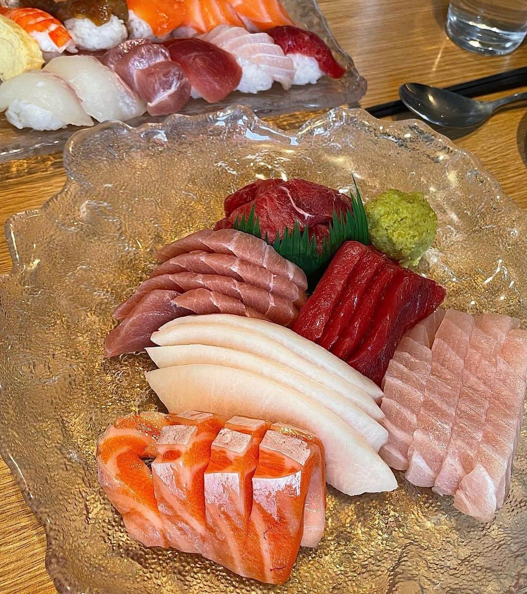 パク・ミンジさんのインスタグラム写真 - (パク・ミンジInstagram)「주말 지나니 반짝 안 추워서 또똣한 니트에 짧치!  이런 차림도 슬슬 마지막일듯..ㅎㅎ 🥲🍁  #빅웨이브컬렉티브 @bigwave_collective」11月7日 19時57分 - kannamingoo