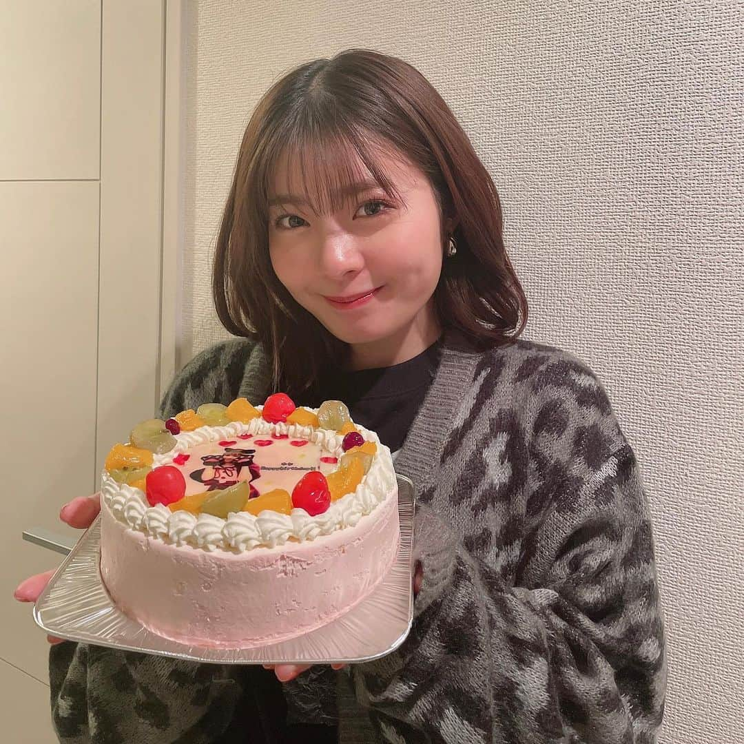 ゆなのインスタグラム：「🎂🤍  #18歳」