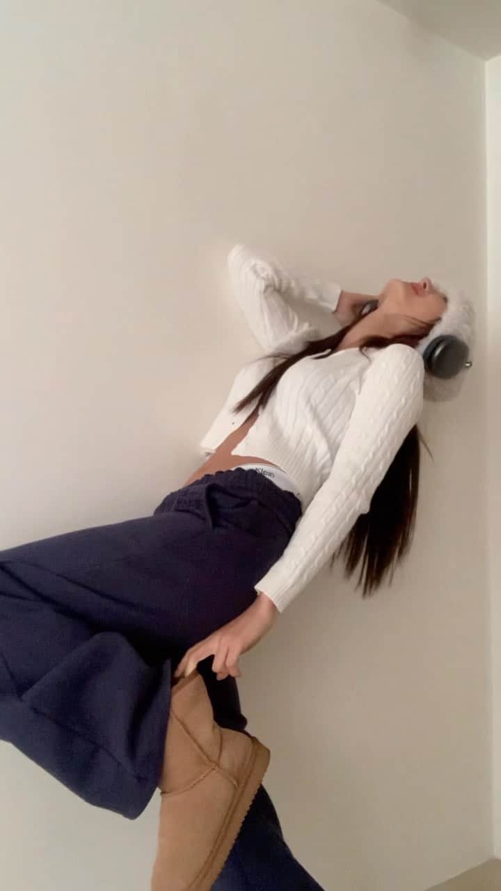 のインスタグラム：「후 하루 끝 ….👻」