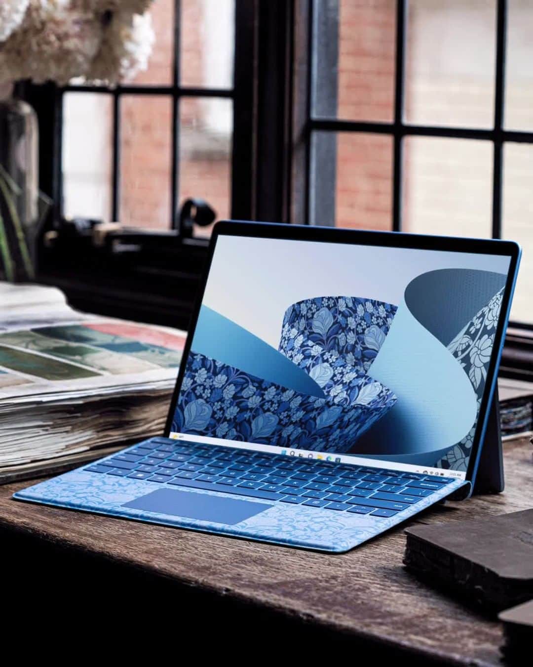 のインスタグラム：「The Microsoft Surface Pro 9 Liberty Special Edition is almost here, but if you're going to get hold of one of these limited-edition devices, you'll need to move fast as stock is extremely limited. Sign up to our waitlist at the link in bio for a welcome reminder when we officially launch tomorrow.  @surface @surface_uk  #MicrosoftSurfacexLiberty #DressUpYourDesk」