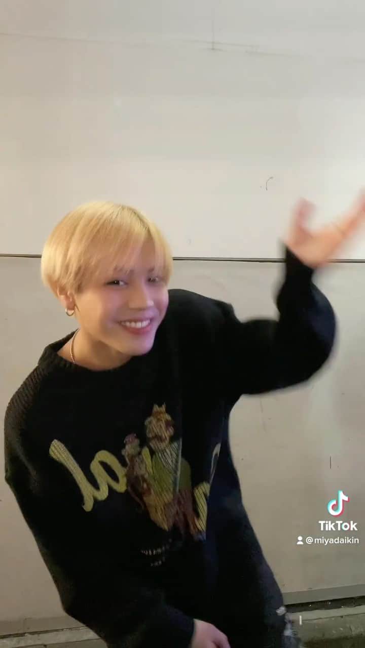 だいきのインスタグラム：「レディースっぽいダンスいい感じに踊れてますか？？#tiktok #fyp #dance」