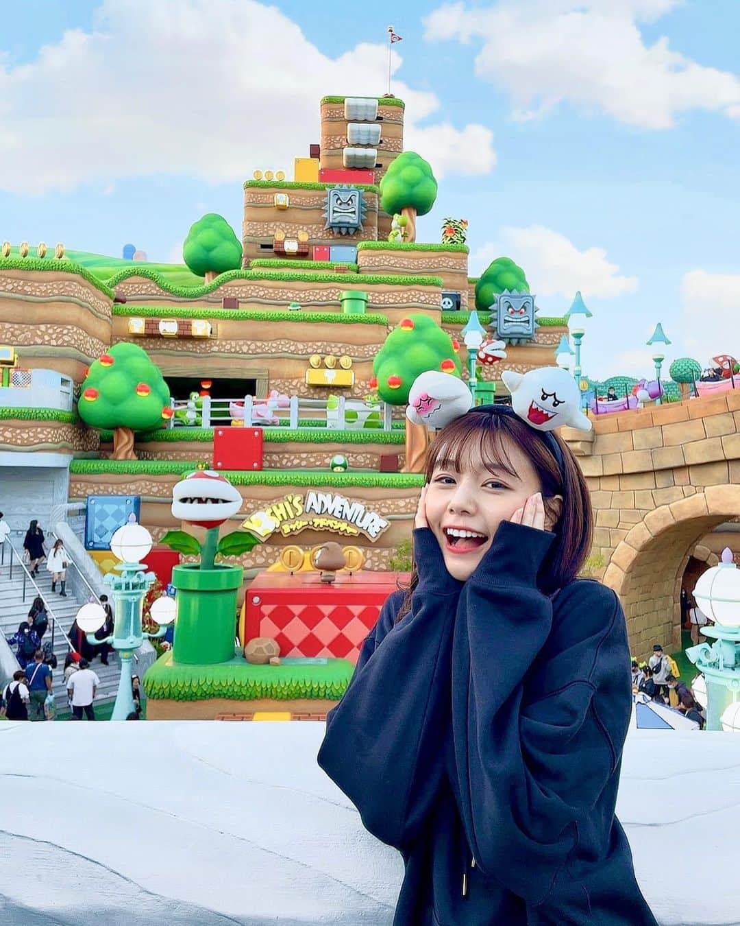杉浦みずきのインスタグラム：「. やっっとユニバいけた！ 念願の任天堂ワールドも！🥹 浮かれてテレサのカチューチャ買いました笑 マリオの世界楽しすぎたぁぁぁ👻  あとホラーナイトお初のさくらの反応見られたの嬉しかった笑笑 ありがとねん💓  w/ @tazaki_sakura   #usj #usjハロウィン #ホラーナイト #ユニバ #スーパーニンテンドーワールド」