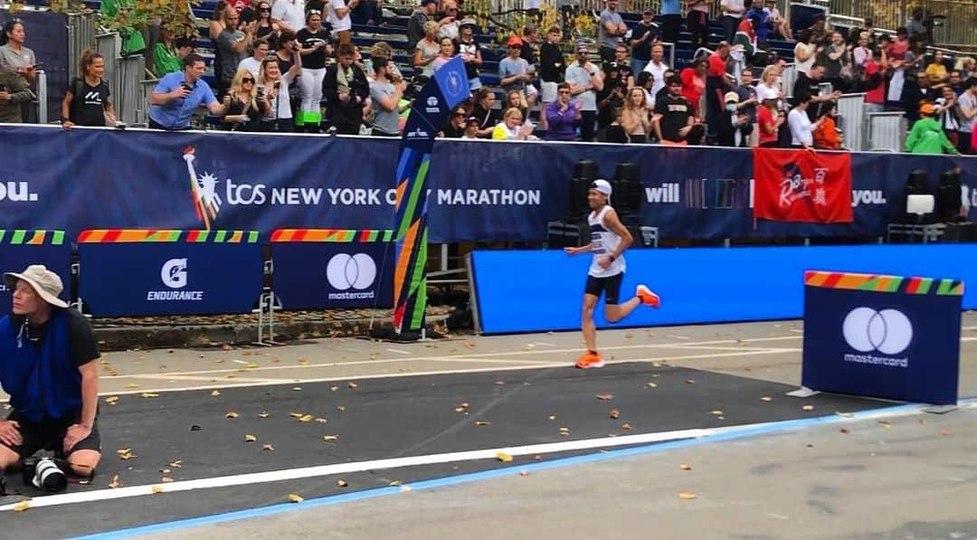 鎧坂哲哉のインスタグラム：「NYC malathon 6位　2.12.12  タフなレースで課題も多く見つけることができました。 応援ありがとうございました。 #nycmarathon @nycmarathon」