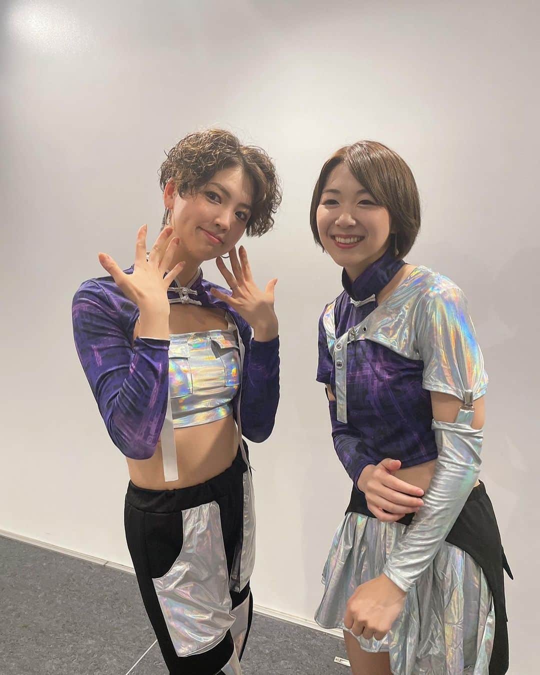 彩波けいとのインスタグラム：「・ イベント終わったら載せようと 思ってて忘れてました🥺🙏💦 ・ 撮影での一部📷💕 ・ 2つ先輩だけど同い年で しっかりしてて頼りになる お姉ちゃんみたいな人❤️ ・  #オフ会 #妻キレ #妻が綺麗過ぎる #元宝塚 #宝塚og #桜花りな #千幸あき さん #彩波けいと #撮影 #イベント撮影 #元男役」
