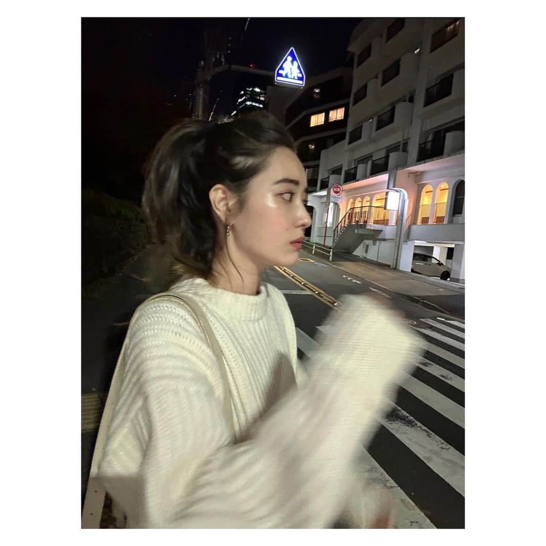 林みなほのインスタグラム：「OOTD  knitwear… @sacaiofficial  pants… @zara  bag… @mm6maisonmargiela  shoes… @stellamccartney   今日は @tokyo_hills_clinic  @thc.drsr のところへ。 ネックビューティープロ(首の皺撃退メニュー)2回目行ってきました✌️ 調子かなり良きです。下の線が薄まってきてるとのこと！ 私の投稿を見て、友人も何人か始めたみたいです✨ ありがたやありがたや。  #ootd#beauty#fashion#ネックビューティープロ」