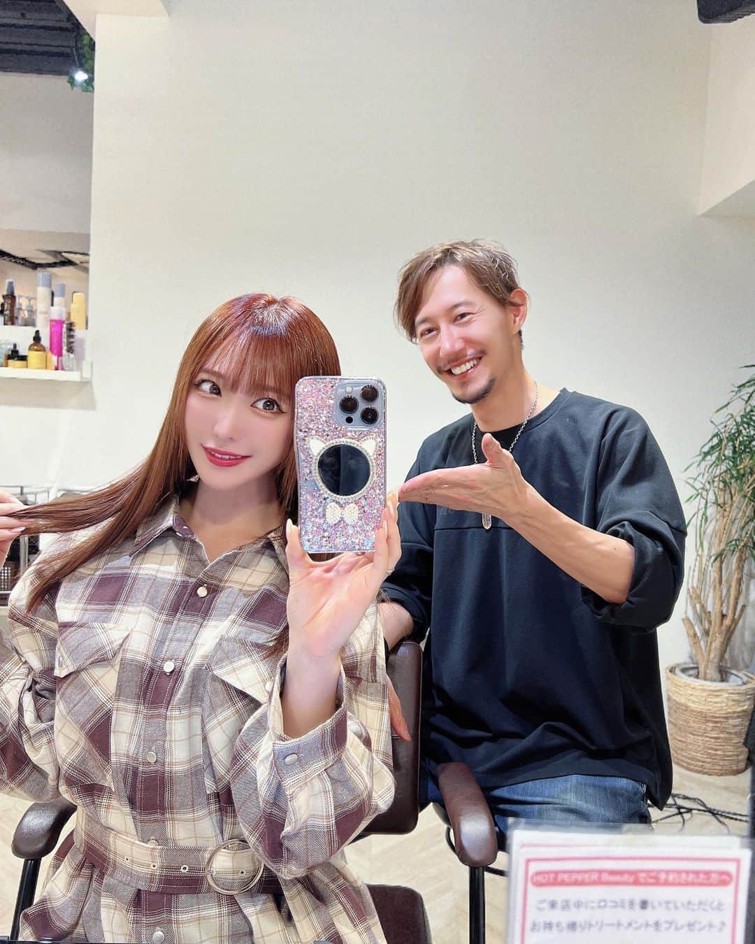 おりささんのインスタグラム写真 - (おりさInstagram)「BOTANIUM by RrSALON 【ボタニウム バイ アールサロン】  おりさの髪を生まれ変わらせてくれた 名古屋　矢場町の @botanium_rrsalon ✨  今回も水素トリートメントで サラサラツヤツヤに🥺✨  担当の滝島さん( @akira_takishima ) いつもありがとうございます✨  新商品Rr  SALON  Shampoo＆ MASK は 家でも愛用中❤️  この日の#チェックワンピース 👗は モデルの#伊藤桃々 ちゃんが プロデュースしているアパレルブランド #Cherimi ( @cherimi_official )  ♦♦♦♦♦♦♦♦♦♦♦♦♦♦♦♦♦♦♦♦♦♦♦♦♦  #nagoya#hair#hairstyle#botaniumbyrrsalon#rrsalon#名古屋#名古屋美容室#トリートメント #ヘアケア #美容 #髪質改善 #ボタニウム #ボタニウムバイアールサロン#オレンジヘア#髪型#髪#ストレートヘア#ヘアスタイル#サロンモデル#ロングヘア#シェリミー#ワンピース#ワンピースコーデ#コーデ#モテ服#秋コーデ#冬コーデ」11月7日 20時42分 - orisa_0510