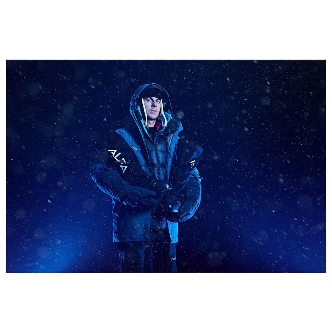 マイケル・ドーソンさんのインスタグラム写真 - (マイケル・ドーソンInstagram)「Fun shoot with @graememurraynz with all the gear and no idea before heading South to Antarctica.  We’re currently sitting in Punta Arenas waiting for a flight to Union Glacier to get to our starting point on the edge of the Ronne Ice Shelf -> From there it’s an approximately 911km, 50-day mission to the South Pole.   Sleds are packed, kit is sorted, food is counted…. 2 days to go.  @antarcticheritage #southpole」11月7日 20時51分 - mrmikedawson