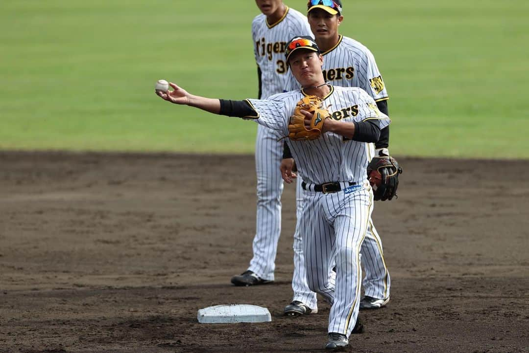 阪神タイガースさんのインスタグラム写真 - (阪神タイガースInstagram)「11月7日、安芸タイガース球場での秋季キャンプ5日目の様子です！ #小幡竜平 選手 #島田海吏 選手 #渡邉諒 選手 #髙寺望夢 選手 #岡留英貴 選手 #梅野隆太郎 選手 #村上頌樹 選手 #及川雅貴 選手 #桐敷拓馬 選手 #西純矢 選手 #岡田彰布 監督 #阪神タイガース  #秋季キャンプ  #高知県安芸市」11月7日 21時46分 - hanshintigers_official