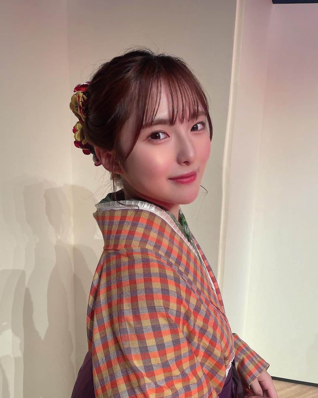 大塚七海のインスタグラム：「本日11月7日で、22歳になりました！  21歳の1年は、アルバムを発売させていただいたり、ツアーや公演、 リアルイベントなどグループがまた大きな1歩を踏み出せた年になりました✨  個人としては、演技のお仕事に挑戦させていただけたことが嬉しかったです✨  楽しいことだけではなく、悔しいこともあった年でした、 ですが、この悔しい！っていう気持ちをこれからも大切にしたいです、☺️ この想いをバネに、頑張ります。  22歳の1年は、 もっと自分を知ってもらえる年にしたいです。 お仕事の幅を広げて、それをグループに還元できるような人になりたい！  あとは、 もっと前の景色を見たいです！ これは、グループの立ち位置的な意味です...。  まだまだ叶えたい夢は沢山あるので、 いつも応援してくださるファンの皆さまと一緒に、前へ前へ歩んでいきたいです☺️  久しぶりにラーメン以外の投稿した！あ〜緊張！  これからもよろしくお願いします！！  #NGT48 #大塚七海」