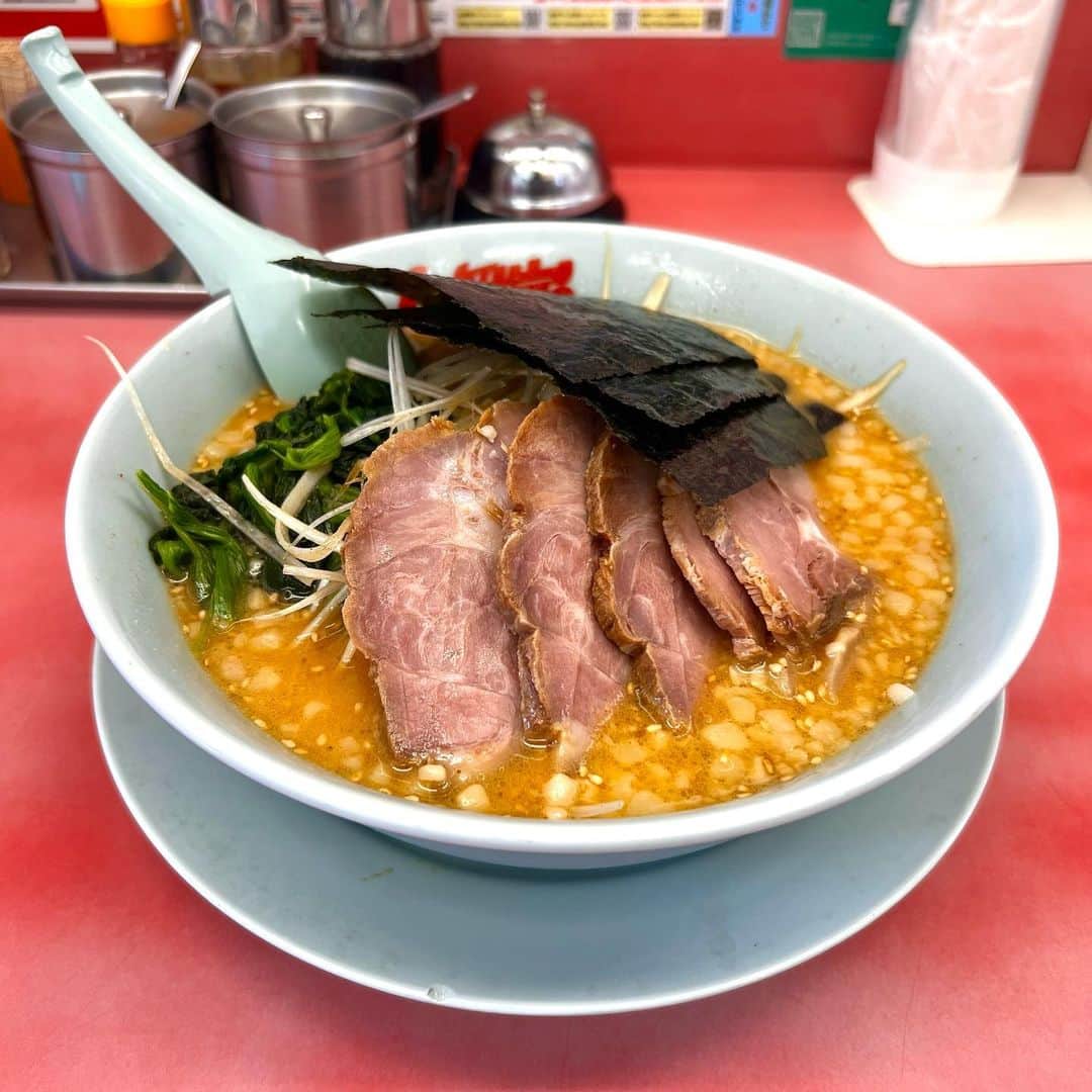 KO-TAのインスタグラム：「北海道は天国😇  ①苫小牧・ 山岡家 苫小牧船見店 ② 帯広・支那そば寅丸 ③帯広・元祖 豚丼のぱんちょう ④旭川・らーめんや天金 4条店 ⑤札幌・回転寿司トリトン 北8条光星店」