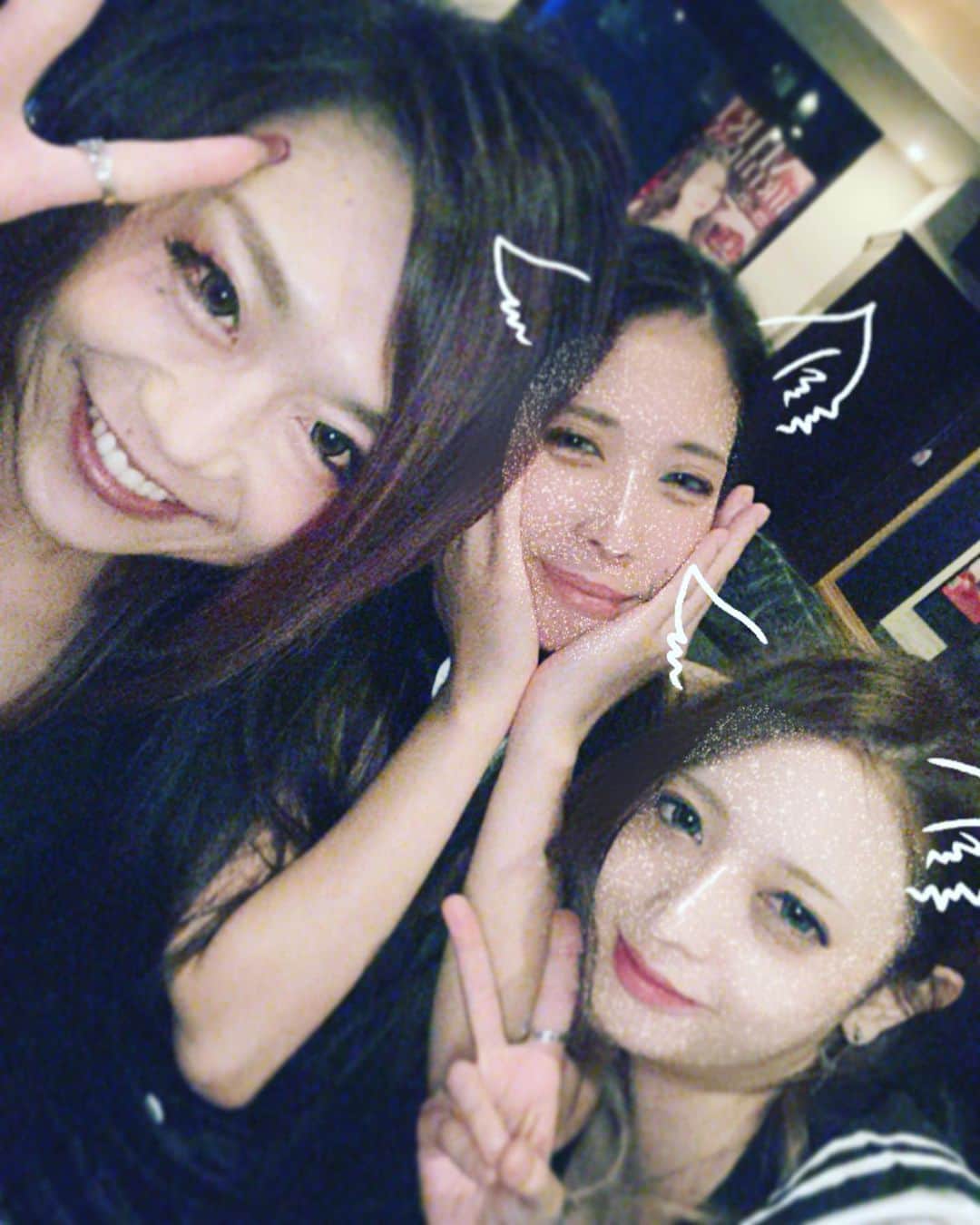 綾瀬るいのインスタグラム：「クリスマス撮影🎅🎄🎁  #中洲 #中洲キャバ嬢 #キャバクラ #キャバ嬢 #ラウンジ #lounge #クリスマス #イベント #スナック #スナキャバ #loungecross」
