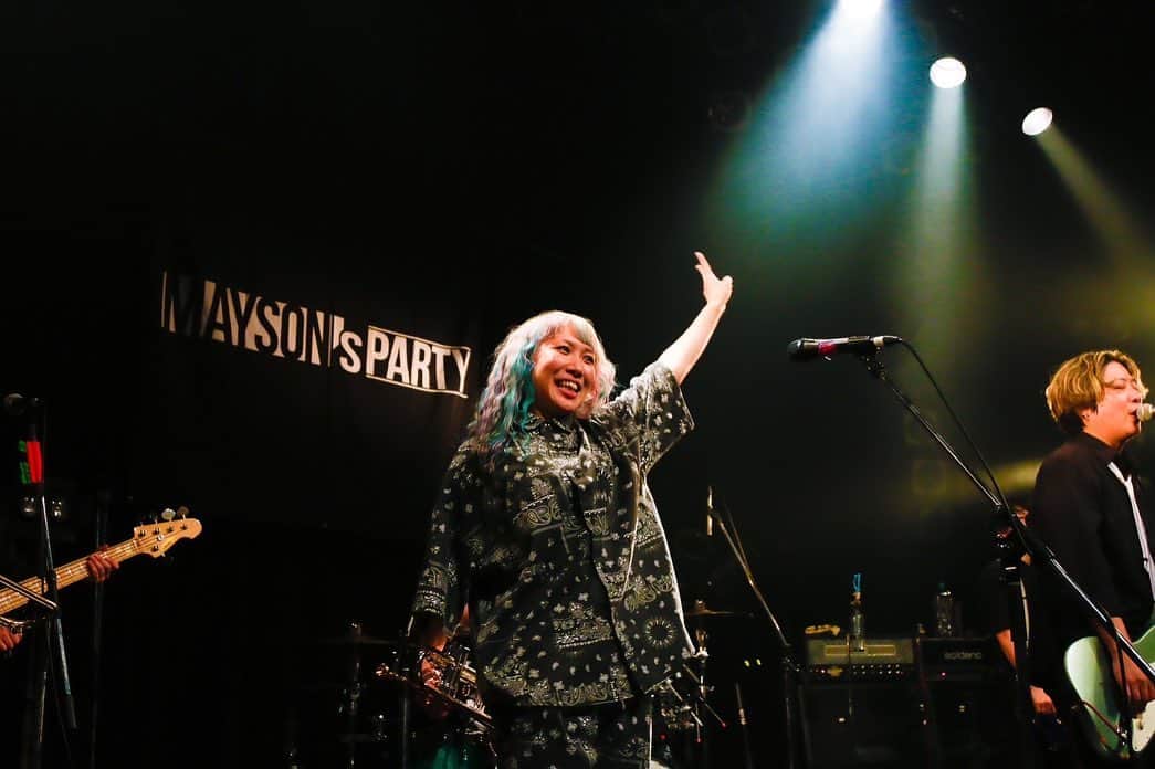 のインスタグラム：「WE ARE “ONE” TOUR FINAL Spotify O-WEST💙💛💙💛💙💛💙  ありがとうございました🥰🐥🙋‍♀️🌝🫧  最高🐍🐍🐍🐍  🐢📸 @june08tkg」