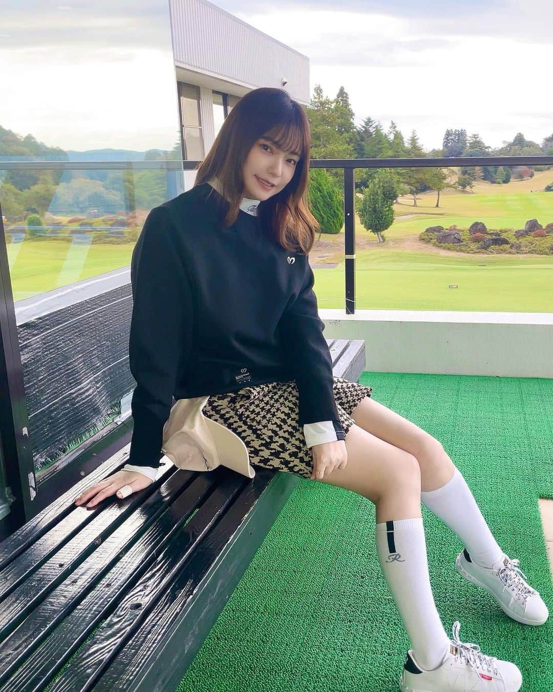 都美のインスタグラム：「人生2度目のゴルフ🏌️‍♀️⛳️🎈  #ゴルフ #golf #ゴルフ女子  #ゴルフコーデ #ゴルフウェア  #ゴルフレッスン #通いたい  #masterbunnyedition #junandrope」