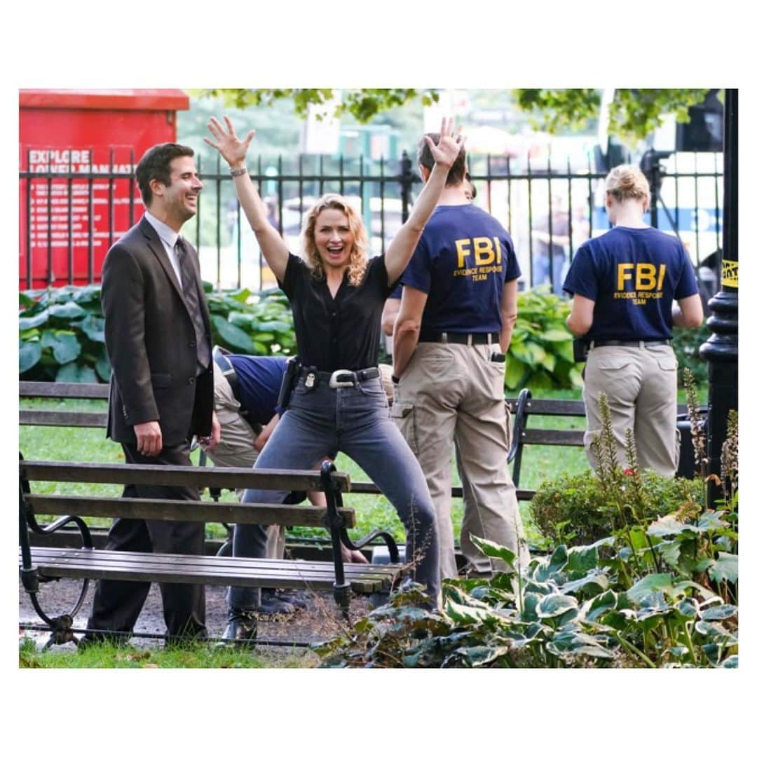 シャンテル・ヴァンサンテンのインスタグラム：「As the Nina Chase chapter comes to a close this post is filled with an IMMENSE amount of gratitude (for actual size refer to first photo.)To all my co-stars, crew and @fbicbs family thank you for welcoming me into this world with open hearts and arms (miss all my hugs)! I was terrified stepping into this job but because of the people around me I was able to run with the best of them! I shall miss you all! #OlNinaDontPlay」