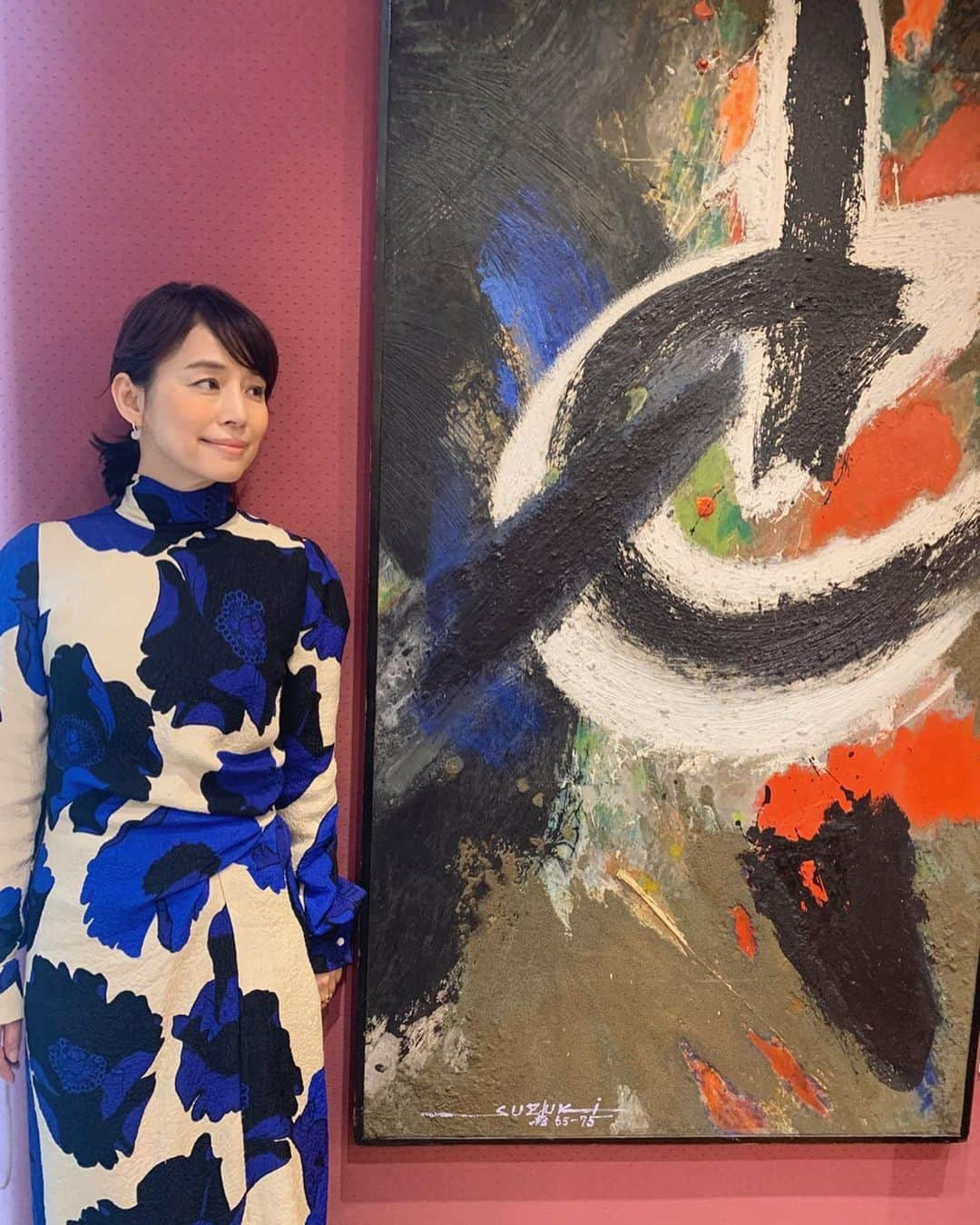 石田ゆり子さんのインスタグラム写真 - (石田ゆり子Instagram)「昨日は フランス映画祭2022🇫🇷横浜 の ラインアップ記者会見でした。 恐れ多くも，今年は私が ミューズ…という大役をいただき 身に余る光栄です。 駐日フランス大使公邸にて、素晴らしい皆様と緊張感あふれる記者会見。 短いけれどフランス語で挨拶をしました…🙏🏻🎊😭👏🏻 通じているのか？と不安になりつつも…。 つづく。 hair and makeup @tamalin727  Costume styling @okaboooo  #フランス映画祭2022」11月8日 13時20分 - yuriyuri1003