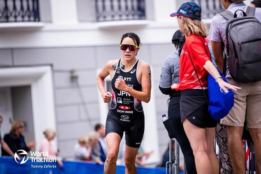 高橋侑子のインスタグラム：「It was a tough one to swallow. My preparation for this race wasn’t ideal, but keep showing up, trust and enjoy the process. Only one race left in this season 👊  📷 @worldtriathlon @tzaferes @wags.photo   昨日行われた世界シリーズバミューダ大会、フィニッシュするのがやっとのとてもタフなレースでした。このレースに向けた準備は理想的なものではなかったにせよ、やっぱり外さない選手は外さないし、強い選手は強い。今シーズンも残り1戦、最終戦はアブダビにて行われます。過程を大切に、残り2週間ちょっと、欲張り過ぎず、でも出来ることをしっかりとやって良い形で締めくくれるように準備して行きます🔥 #トライアスロン」