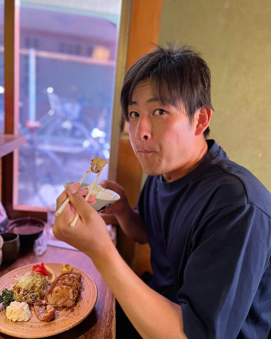 森雄大さんのインスタグラム写真 - (森雄大Instagram)「おはようございます！ 今日は長い時間を一緒に過ごした大好きな先輩、可愛い後輩、同級生がトライアウトに参加します！  この決断をするのに色々な覚悟、たくさんの葛藤があったのも近くでみてきて知ってます。  僕はトライアウトを受けないという決断をしましたし、そこに後悔もありません！  けどこの日に向けて調整をし、今日勝負をかけるということをとても尊敬しますし、軽々しく頑張ってほしいなんて言葉は使えないけどほんとにやり切ってほしいなと思います！  ふくさん、釜さん、かんさん、なべ、わーみ めっちゃ応援してる！  これだけ投稿したくて！ 仕事行ってきます！ 僕の事はまた後日報告させていただきます！」11月8日 8時03分 - yudaimori819