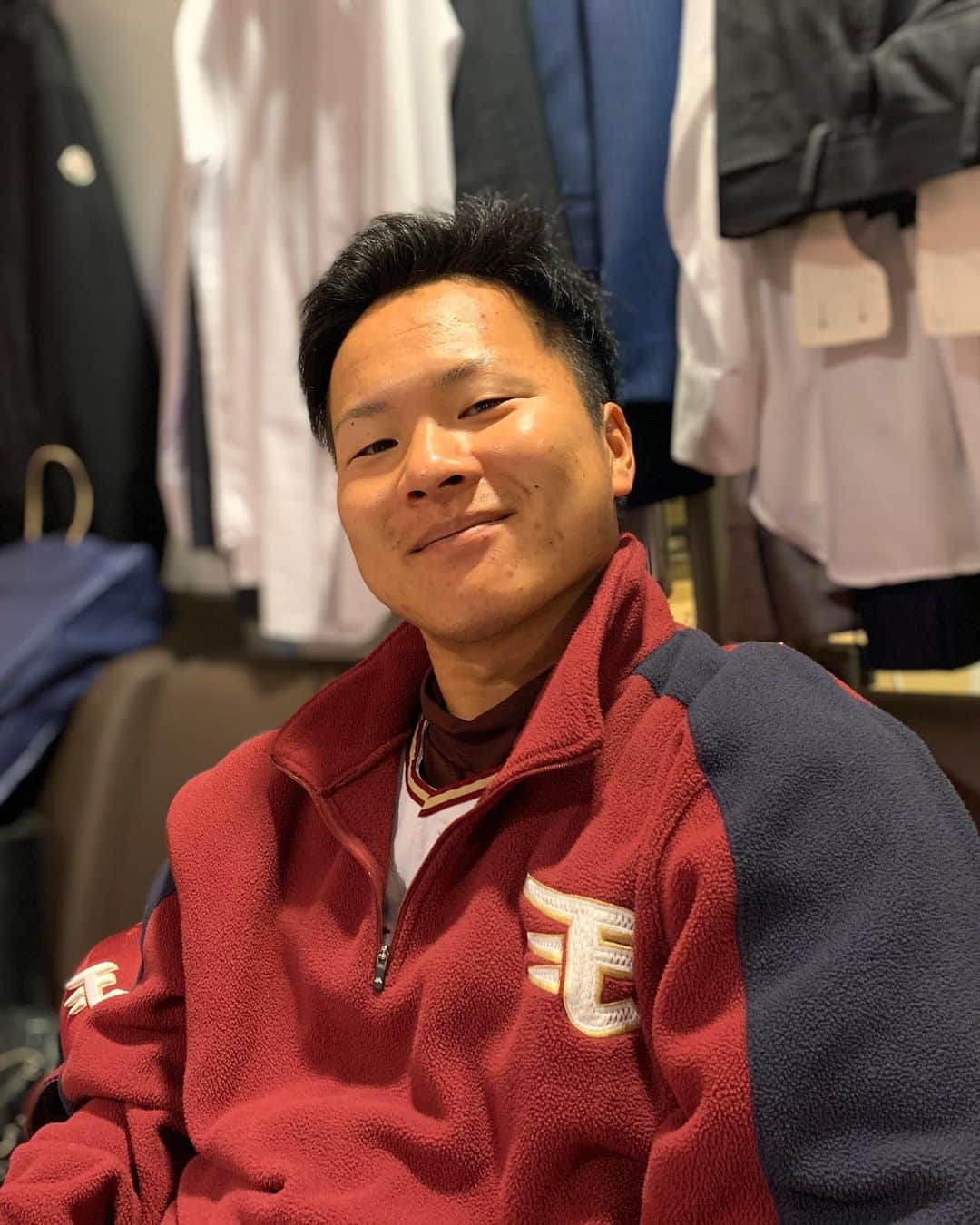 森雄大さんのインスタグラム写真 - (森雄大Instagram)「おはようございます！ 今日は長い時間を一緒に過ごした大好きな先輩、可愛い後輩、同級生がトライアウトに参加します！  この決断をするのに色々な覚悟、たくさんの葛藤があったのも近くでみてきて知ってます。  僕はトライアウトを受けないという決断をしましたし、そこに後悔もありません！  けどこの日に向けて調整をし、今日勝負をかけるということをとても尊敬しますし、軽々しく頑張ってほしいなんて言葉は使えないけどほんとにやり切ってほしいなと思います！  ふくさん、釜さん、かんさん、なべ、わーみ めっちゃ応援してる！  これだけ投稿したくて！ 仕事行ってきます！ 僕の事はまた後日報告させていただきます！」11月8日 8時03分 - yudaimori819