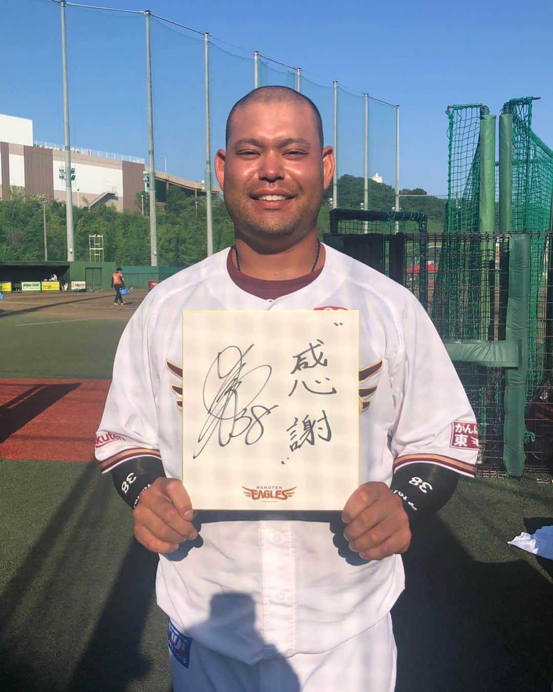 森雄大さんのインスタグラム写真 - (森雄大Instagram)「おはようございます！ 今日は長い時間を一緒に過ごした大好きな先輩、可愛い後輩、同級生がトライアウトに参加します！  この決断をするのに色々な覚悟、たくさんの葛藤があったのも近くでみてきて知ってます。  僕はトライアウトを受けないという決断をしましたし、そこに後悔もありません！  けどこの日に向けて調整をし、今日勝負をかけるということをとても尊敬しますし、軽々しく頑張ってほしいなんて言葉は使えないけどほんとにやり切ってほしいなと思います！  ふくさん、釜さん、かんさん、なべ、わーみ めっちゃ応援してる！  これだけ投稿したくて！ 仕事行ってきます！ 僕の事はまた後日報告させていただきます！」11月8日 8時03分 - yudaimori819