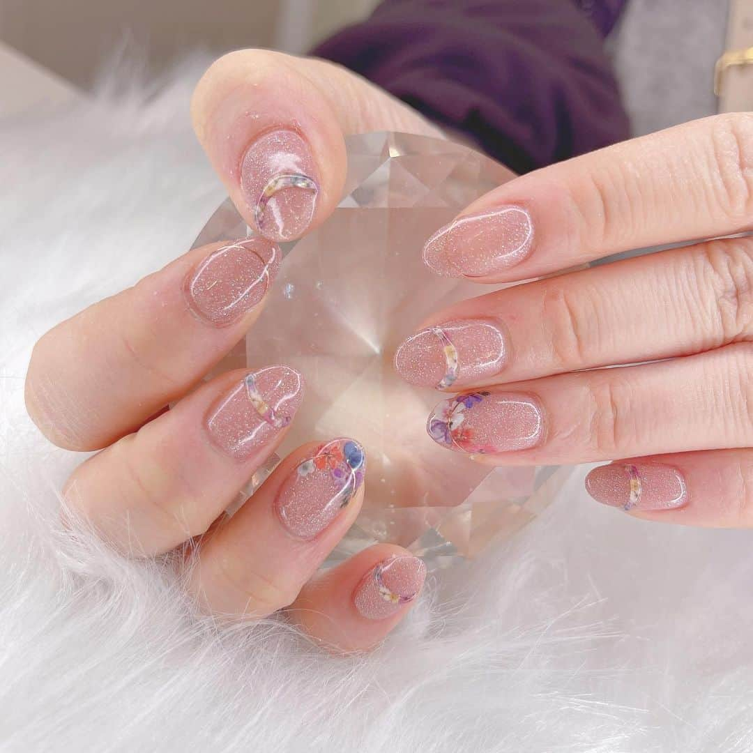 紀平梨花のインスタグラム：「New Nail💅🤍 先程練習終わりに綺麗にしていただきました☺️💅🇨🇦 ありがとうございました💕 #nail #ネイル #💅」