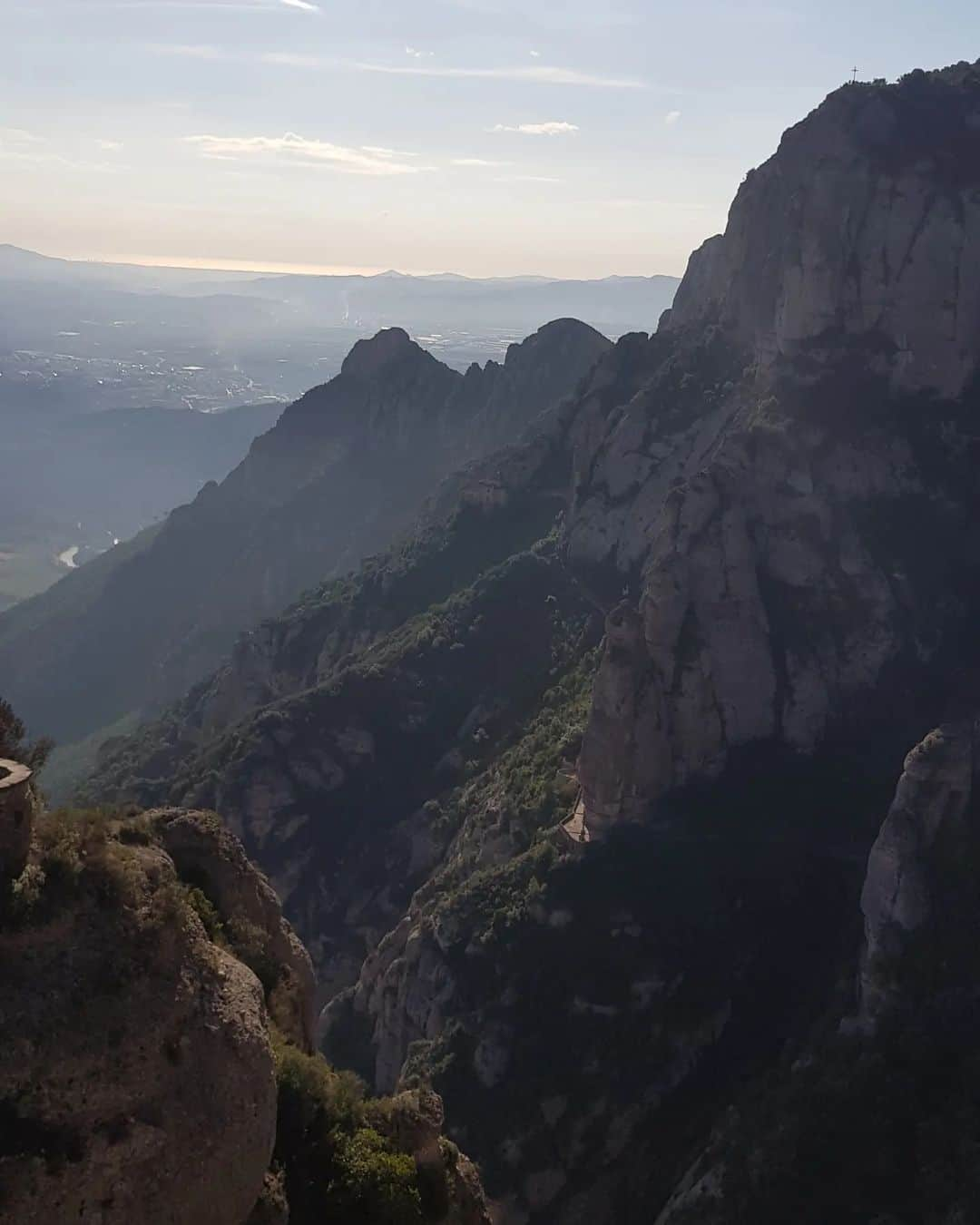 ティナ・デサイのインスタグラム：「The stunning mountains of Montserrat and the Black Madonna within the Benedictine monastery. Nothing fit well into my camera lens but these are the ones that came out okay.  #spain #montserratmountain #benedictine #monastery」