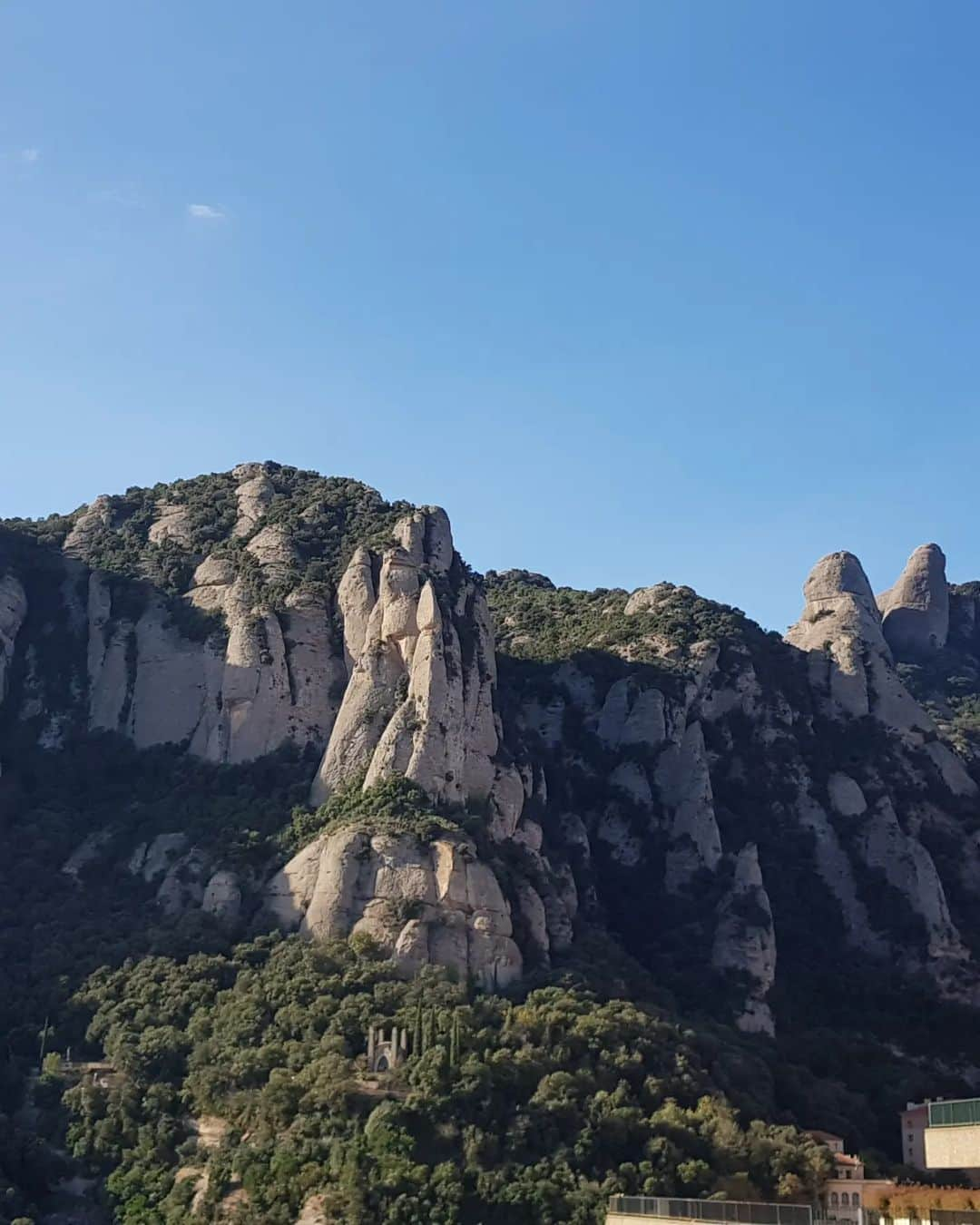 ティナ・デサイさんのインスタグラム写真 - (ティナ・デサイInstagram)「The stunning mountains of Montserrat and the Black Madonna within the Benedictine monastery. Nothing fit well into my camera lens but these are the ones that came out okay.  #spain #montserratmountain #benedictine #monastery」11月8日 10時31分 - desaitina