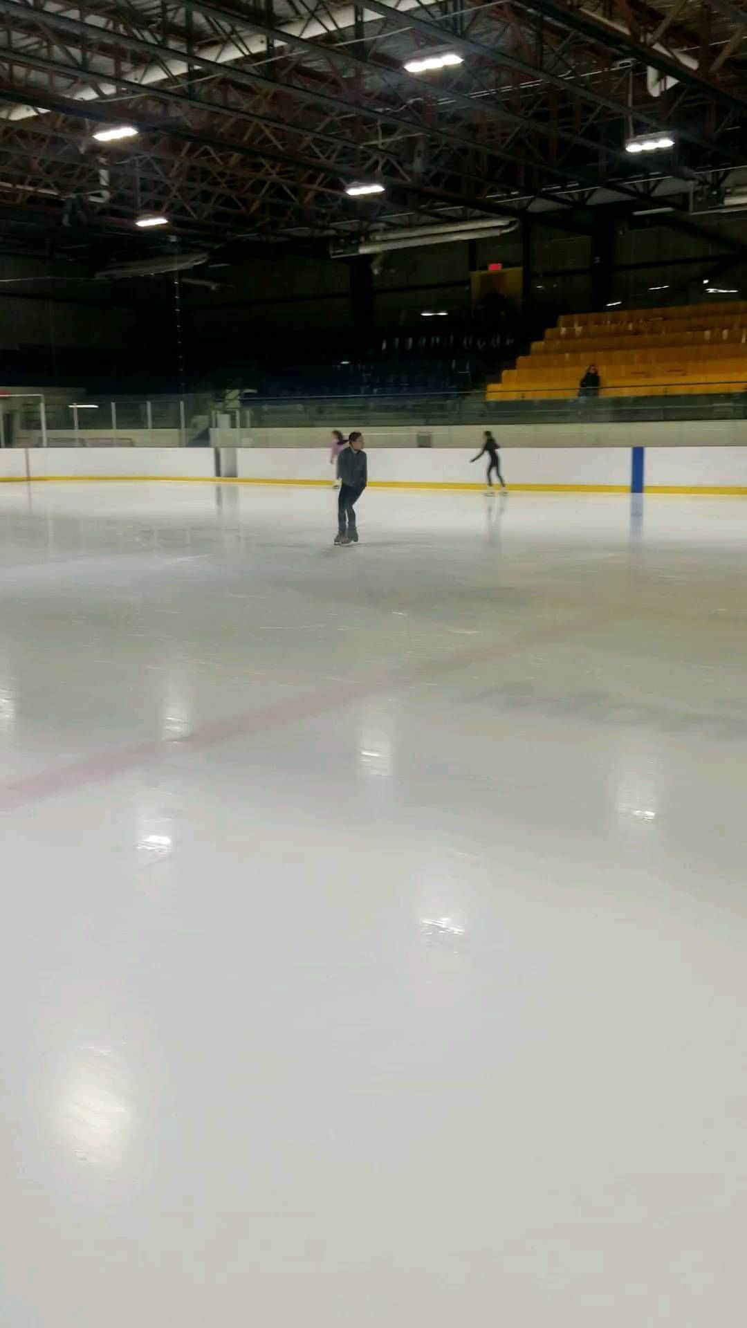 リュボーフィ・イリュシェチキナのインスタグラム：「Axel. Difficult entrance and exit. 😜 @patinageqc @skate_canada @jackson.ultima」