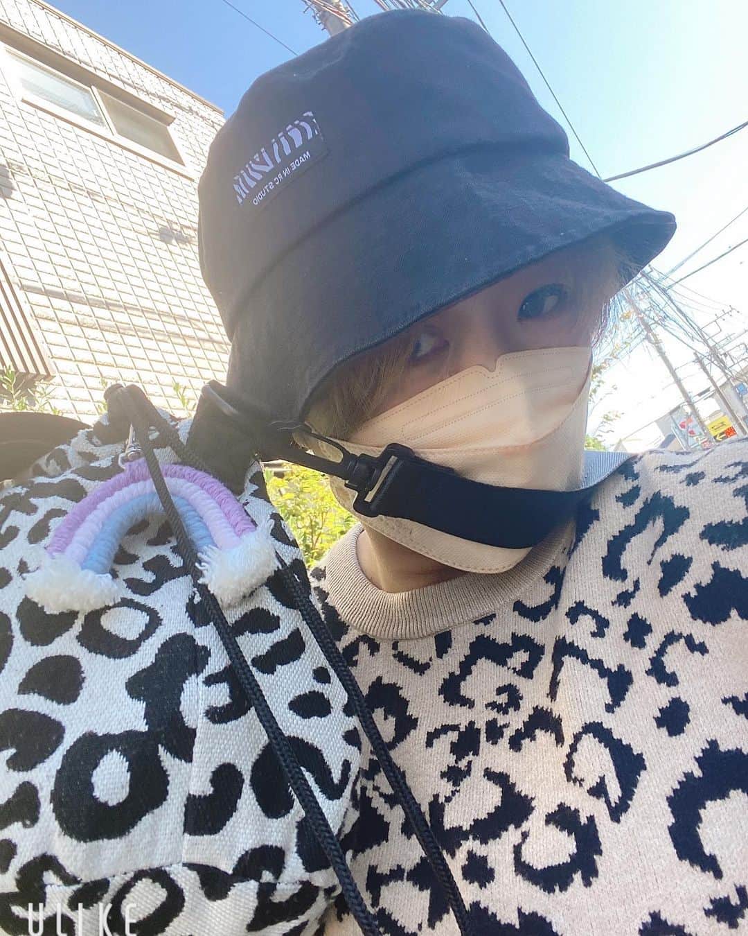 のインスタグラム：「アニマルday。  狙ったわけじゃないけど なんだか アニマルdayになってしまった笑  派手な人がいたらわたしです笑  さあロケしてきます💪🍀  #アニマルday #ヒョウ柄好き #美奈子」